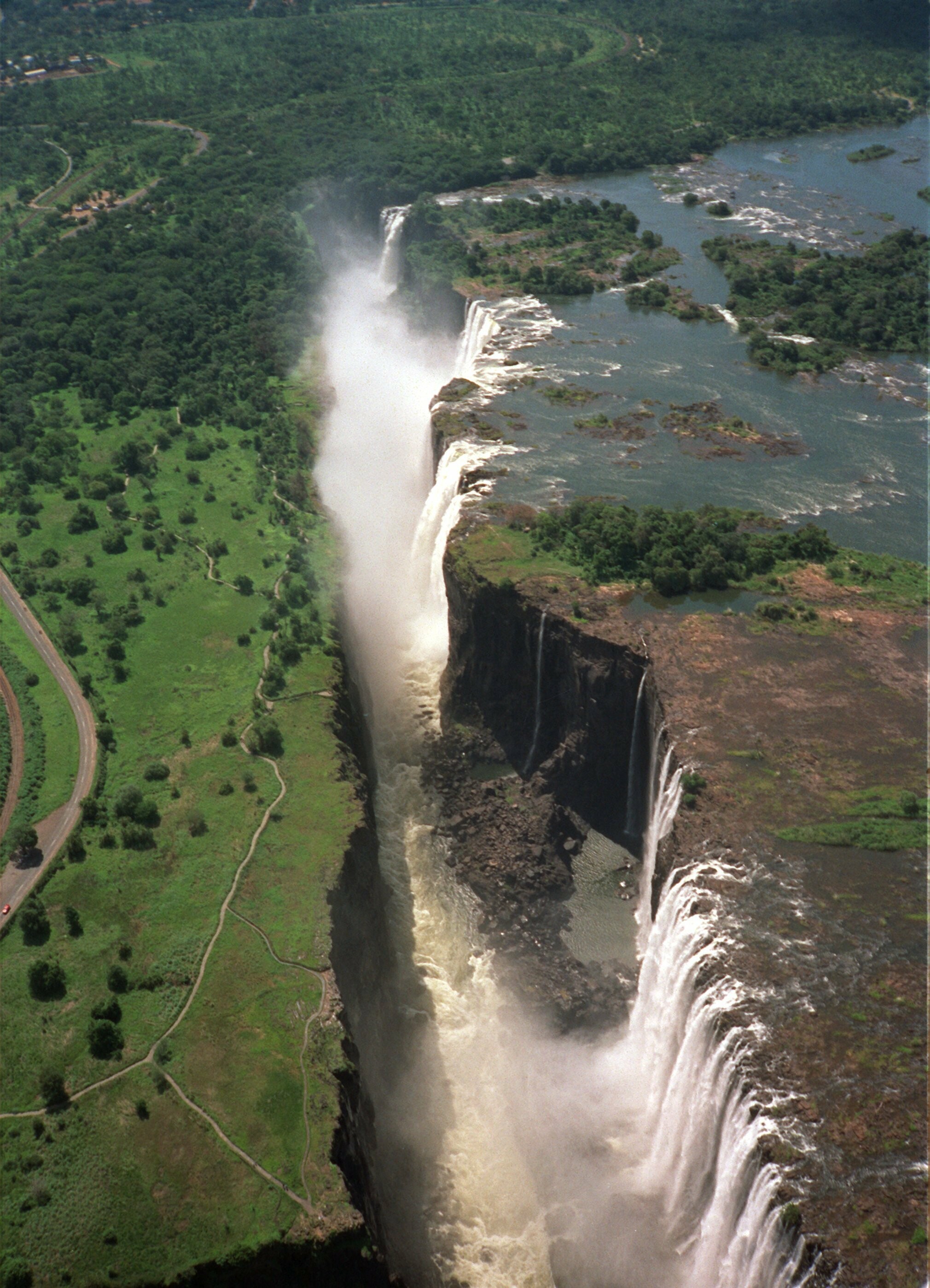 Victoria Falls, Natural wonder, Armuts and elend, Tourist destination, 2020x2800 HD Phone