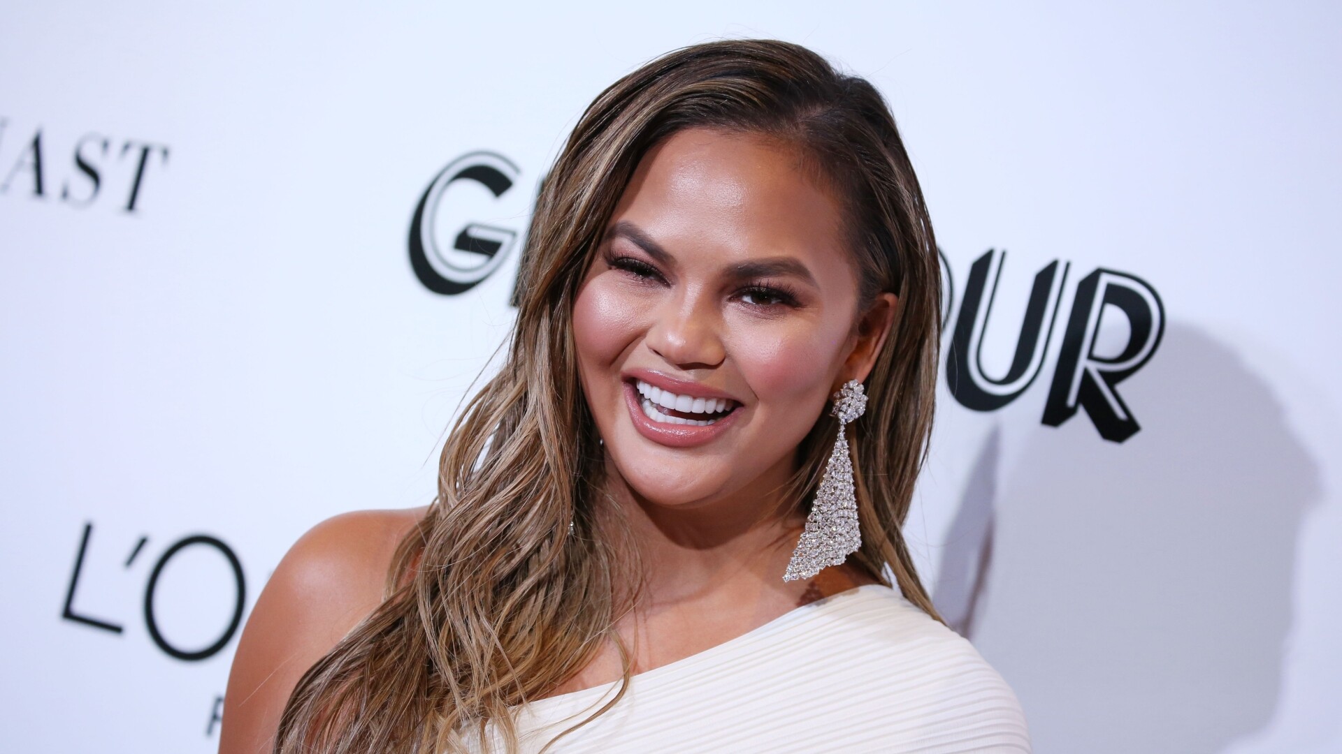 Chrissy Teigen, Celebs, Proud parents, Heartwarming, 1920x1080 Full HD Desktop