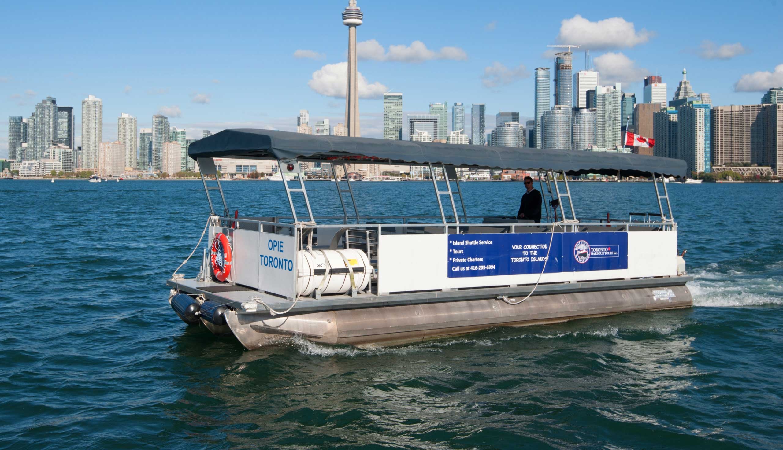 Water taxis, Toronto Harbour, Toronto Island, 2560x1480 HD Desktop