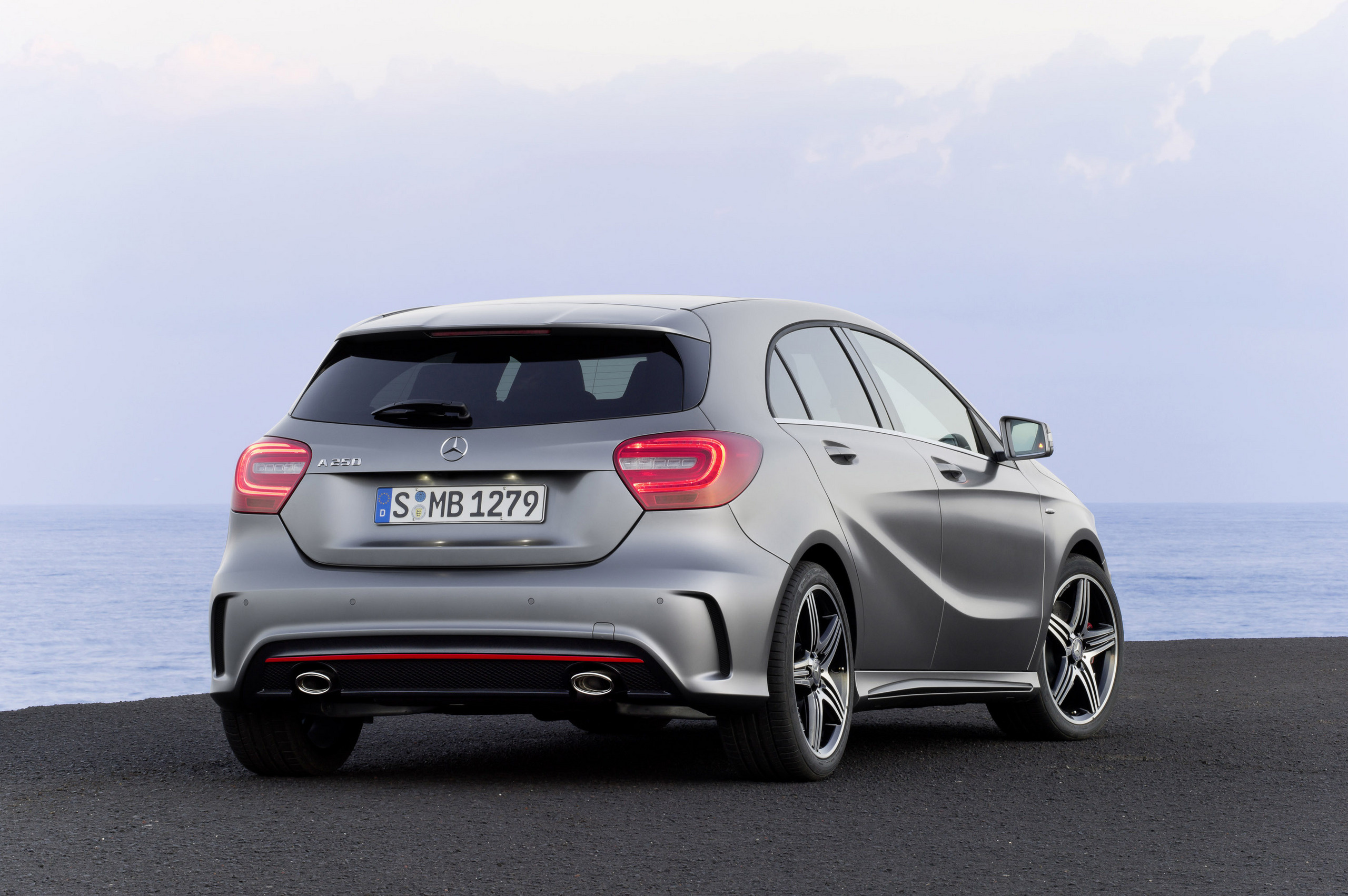 Mercedes-Benz A, Dynamic design, Superior engineering, Exquisite craftsmanship, 2560x1710 HD Desktop