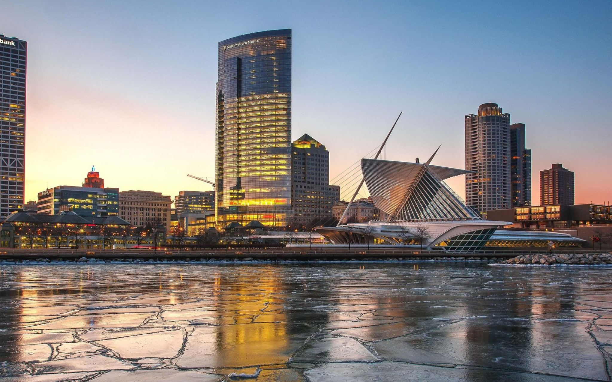 Milwaukee Skyline, 2017, 2050x1280 HD Desktop