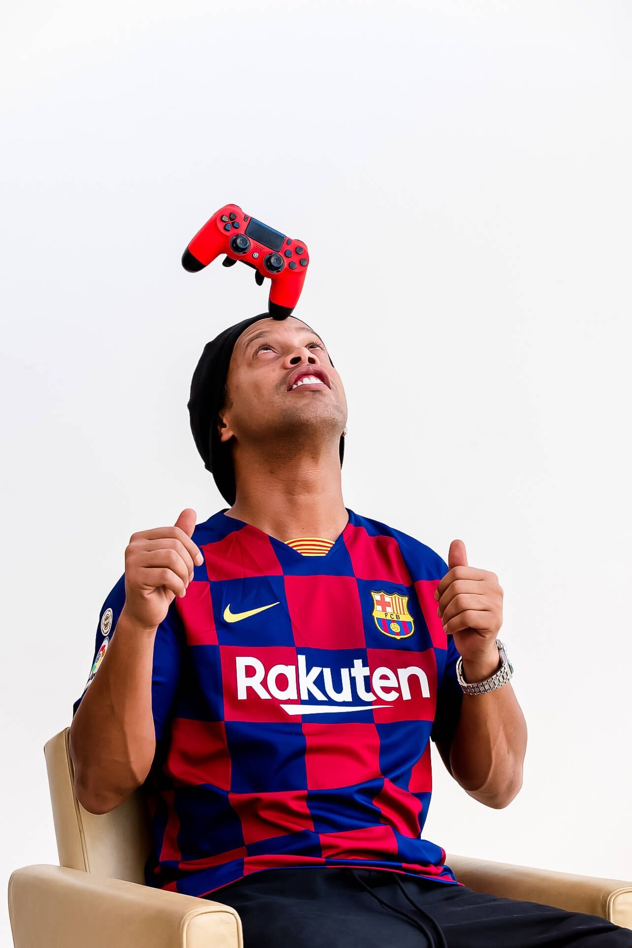 Ronaldinho, red DualShock 4 controller, FC Barcelona 2019-20 jersey, HD Phone wallpaper