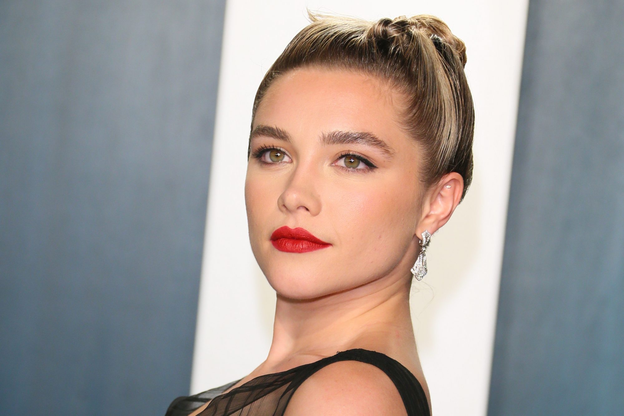 Florence Pugh, Hair Transformation, 2000x1340 HD Desktop