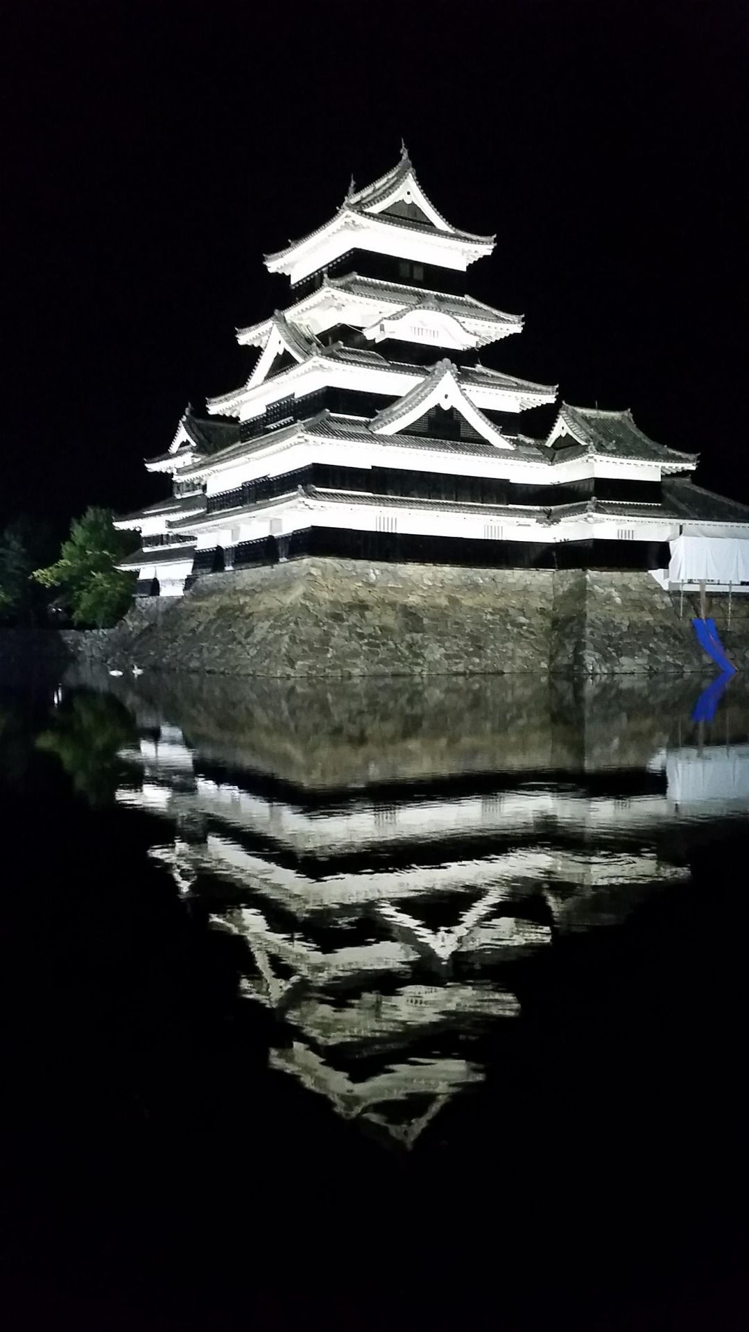 Matsumoto Castle, Crow Castle, Autumn in Japan, Serene beauty, 1080x1920 Full HD Phone