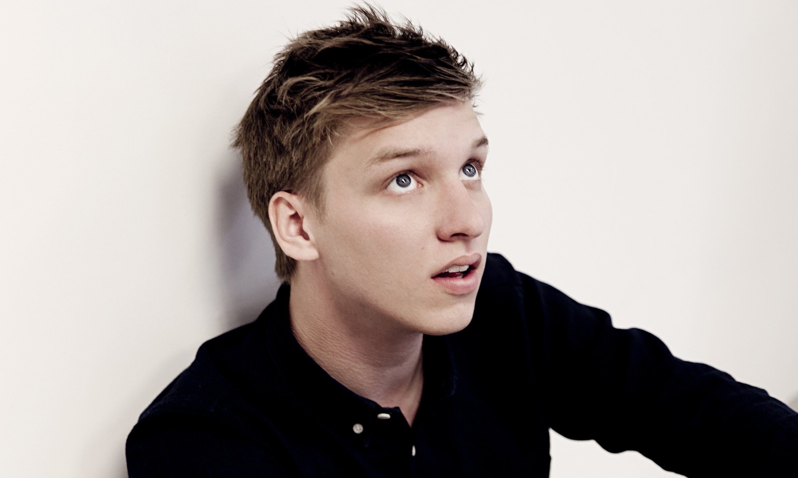George Ezra, Singer-songwriter, Folk-blues-rock genre, Artistic wallpaper, 2560x1540 HD Desktop