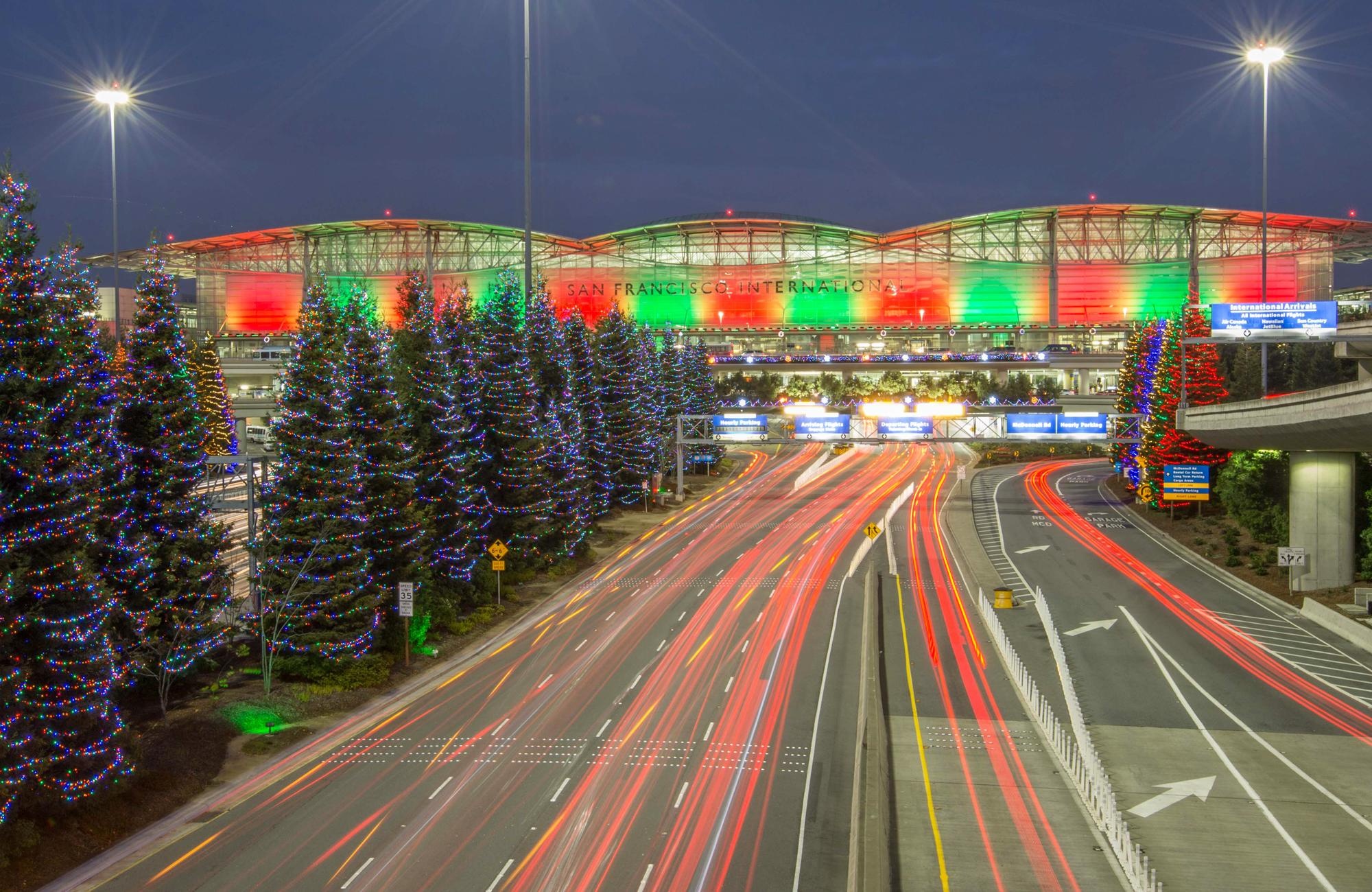 Holiday decorations, San Francisco International Airport Wallpaper, 2000x1300 HD Desktop