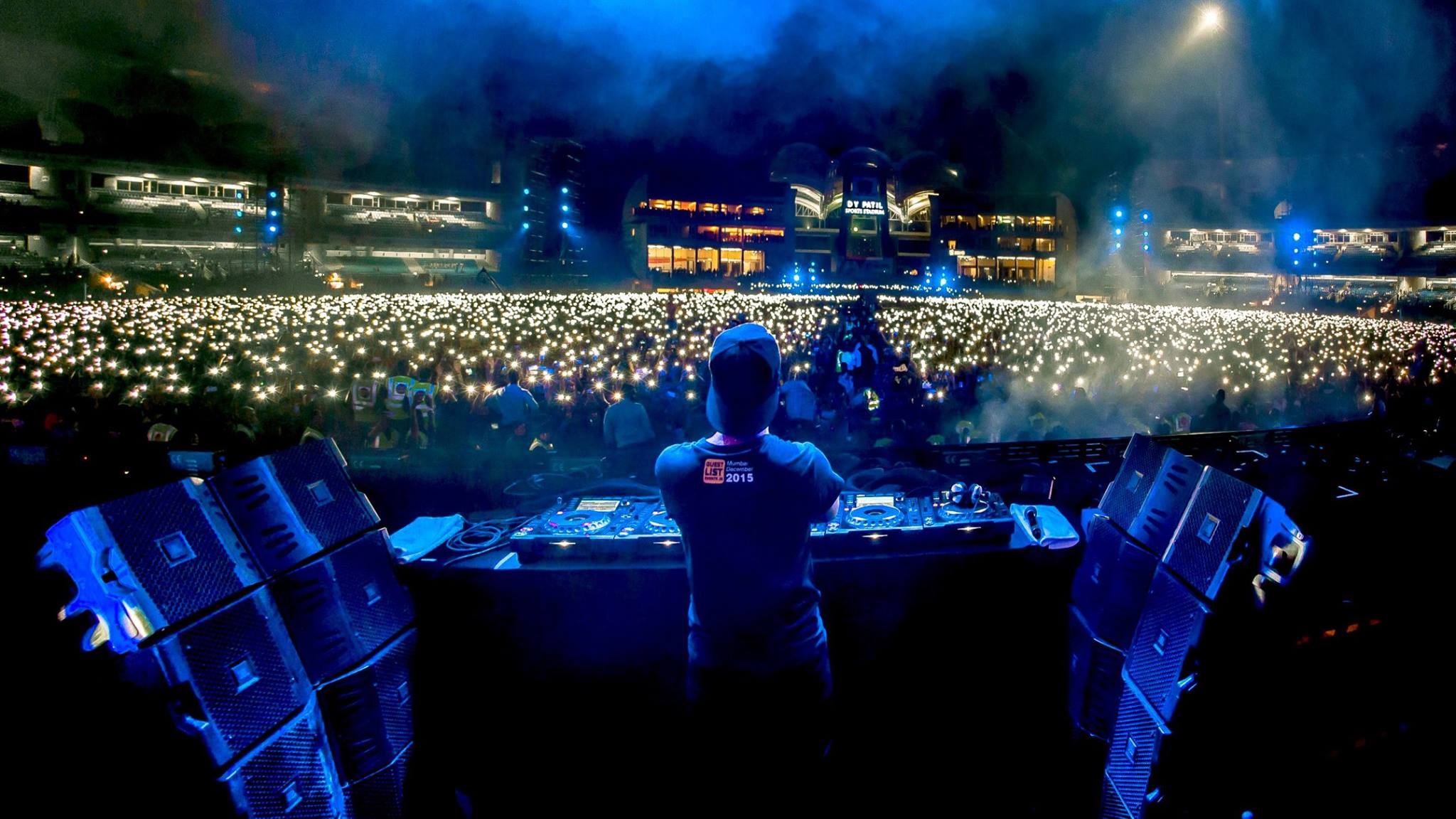 Hardwell, Concert Wallpaper, 2050x1160 HD Desktop