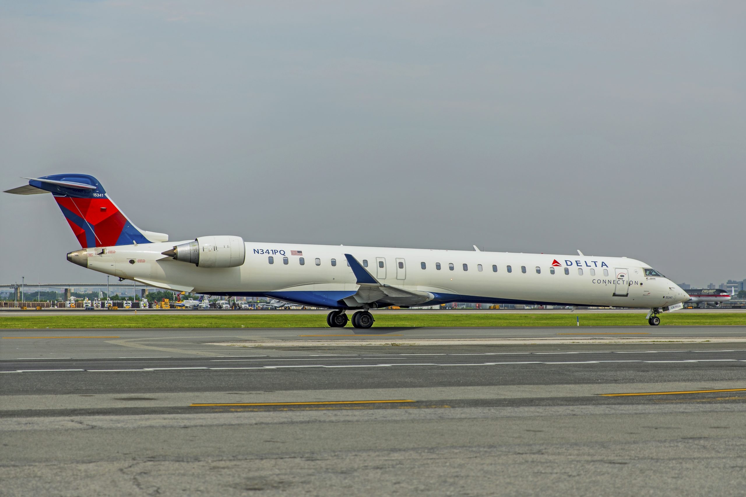 Final Bombardier CRJ, Leaves assembly, Airliner Geeks, 2560x1710 HD Desktop