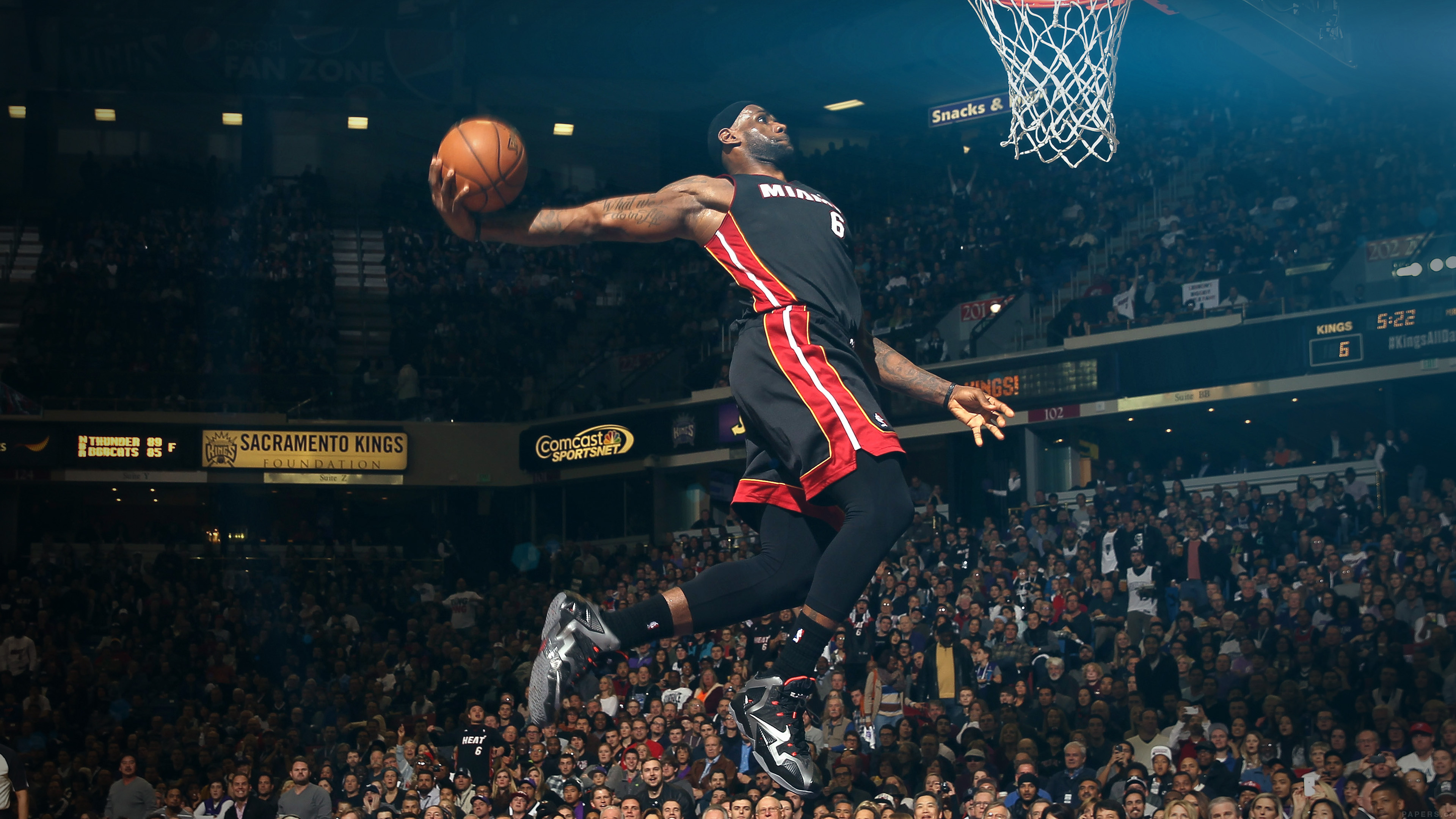LeBron James slam dunk, Miami Heat black uniform, Basketball hoop and net, 4K Desktop wallpaper