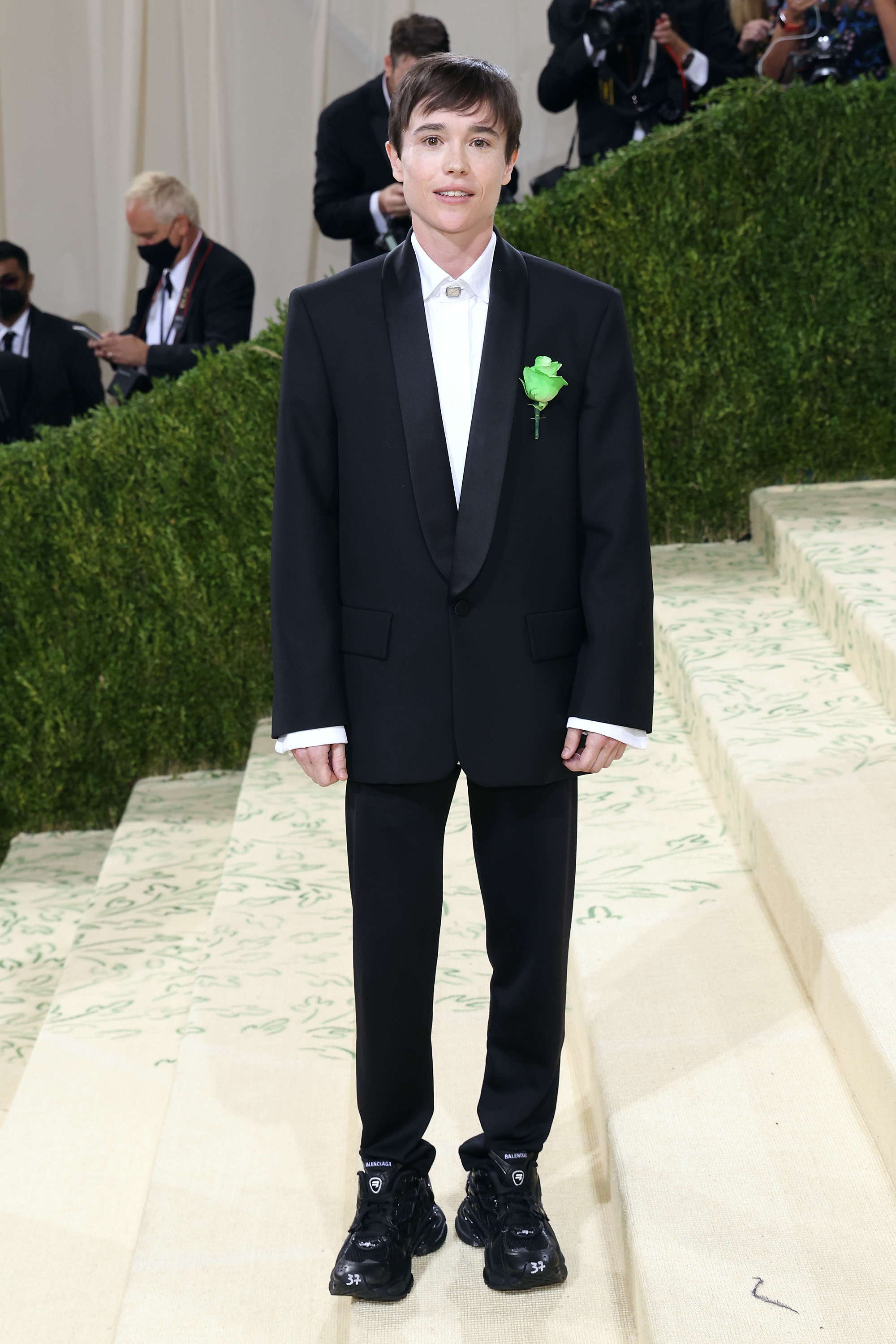 Elliot Page, Red carpet tribute, Met Gala fashion, Oscar Wilde influence, 2000x3000 HD Phone