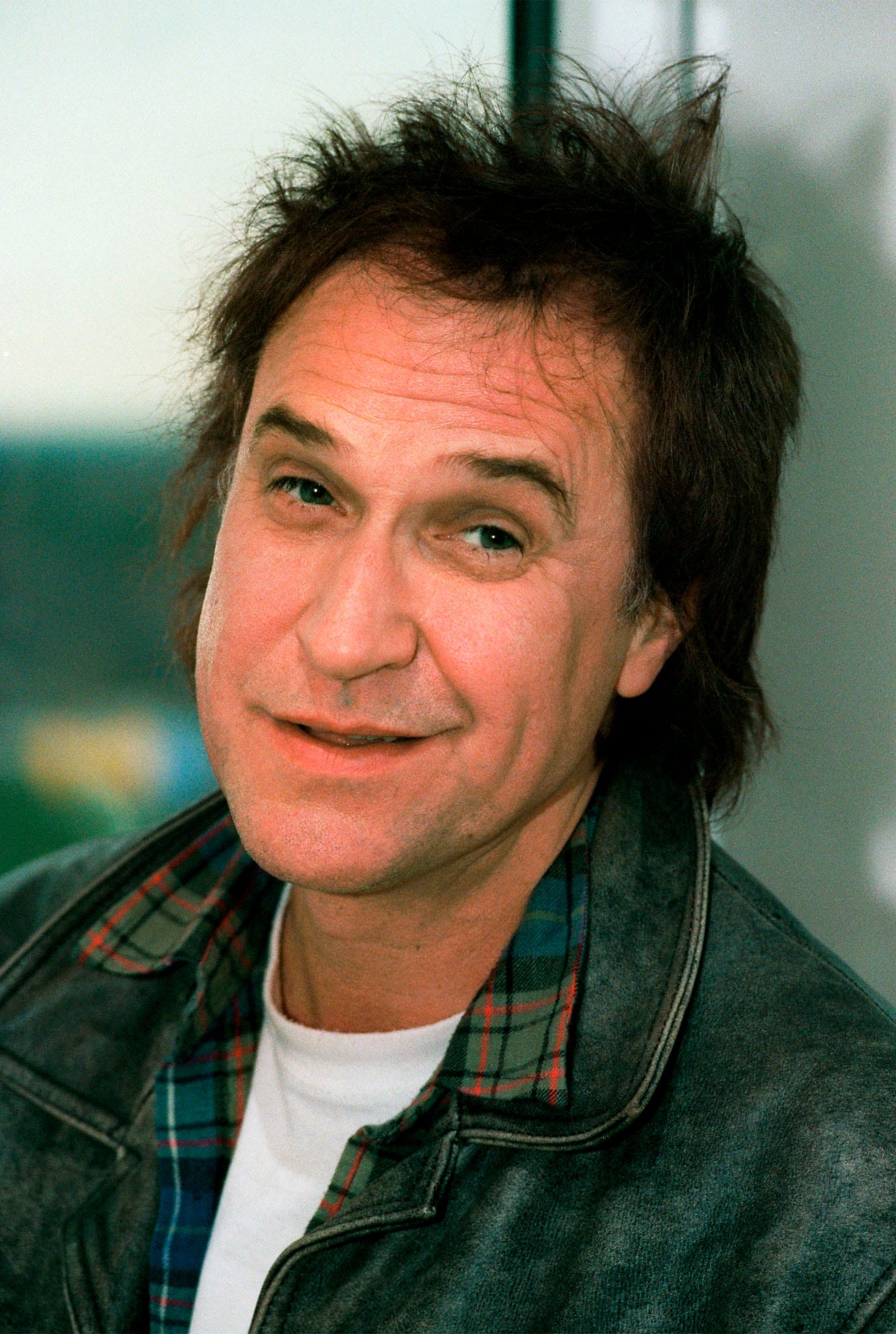 Ray Davies, Former Kinks vocalist, Lorain performance, 1350x2000 HD Phone