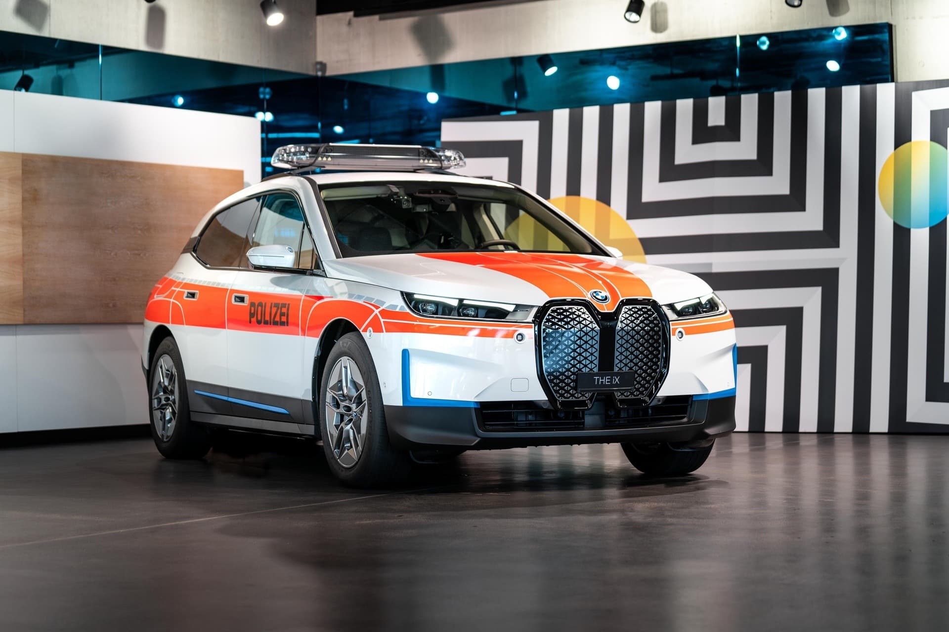 BMW iX police car, Rooftop emergency light bar, Geometric wall backdrop, HD Desktop wallpaper