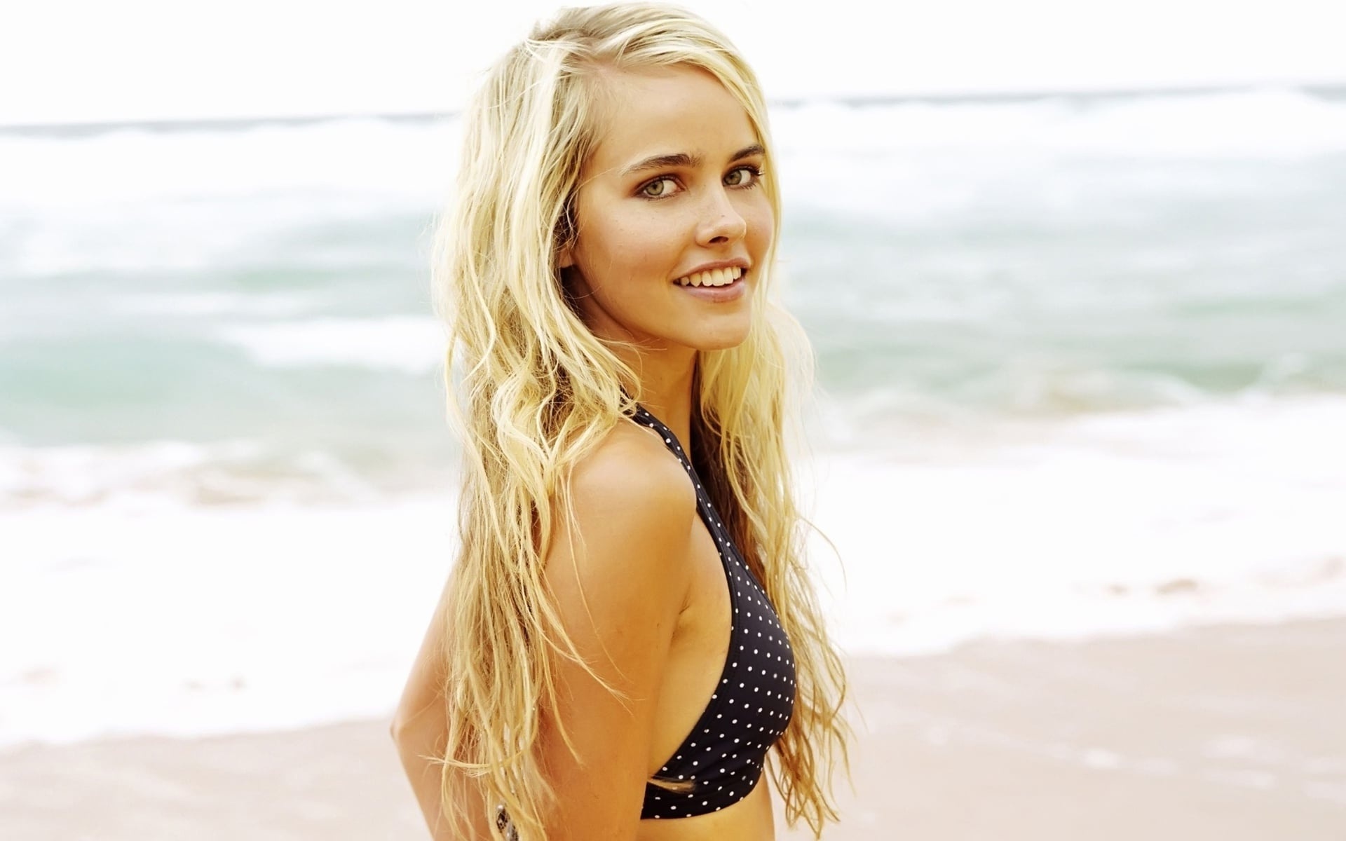 Isabel Lucas, Australian actress, Stunning beauty, Celeb icon, 1920x1200 HD Desktop