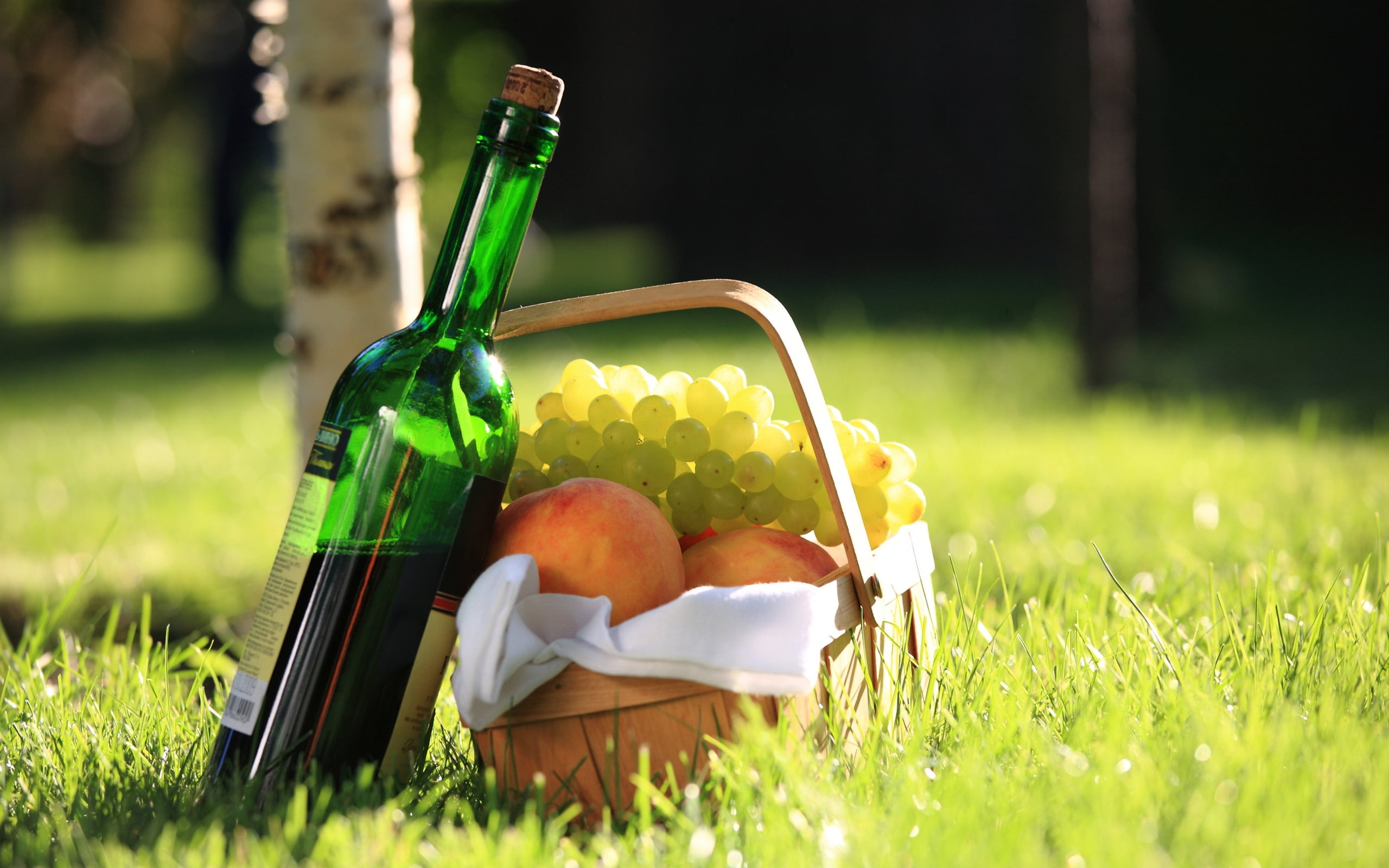 Bunch of strawberry, Picnic basket, Fruits, Food, 2560x1600 HD Desktop