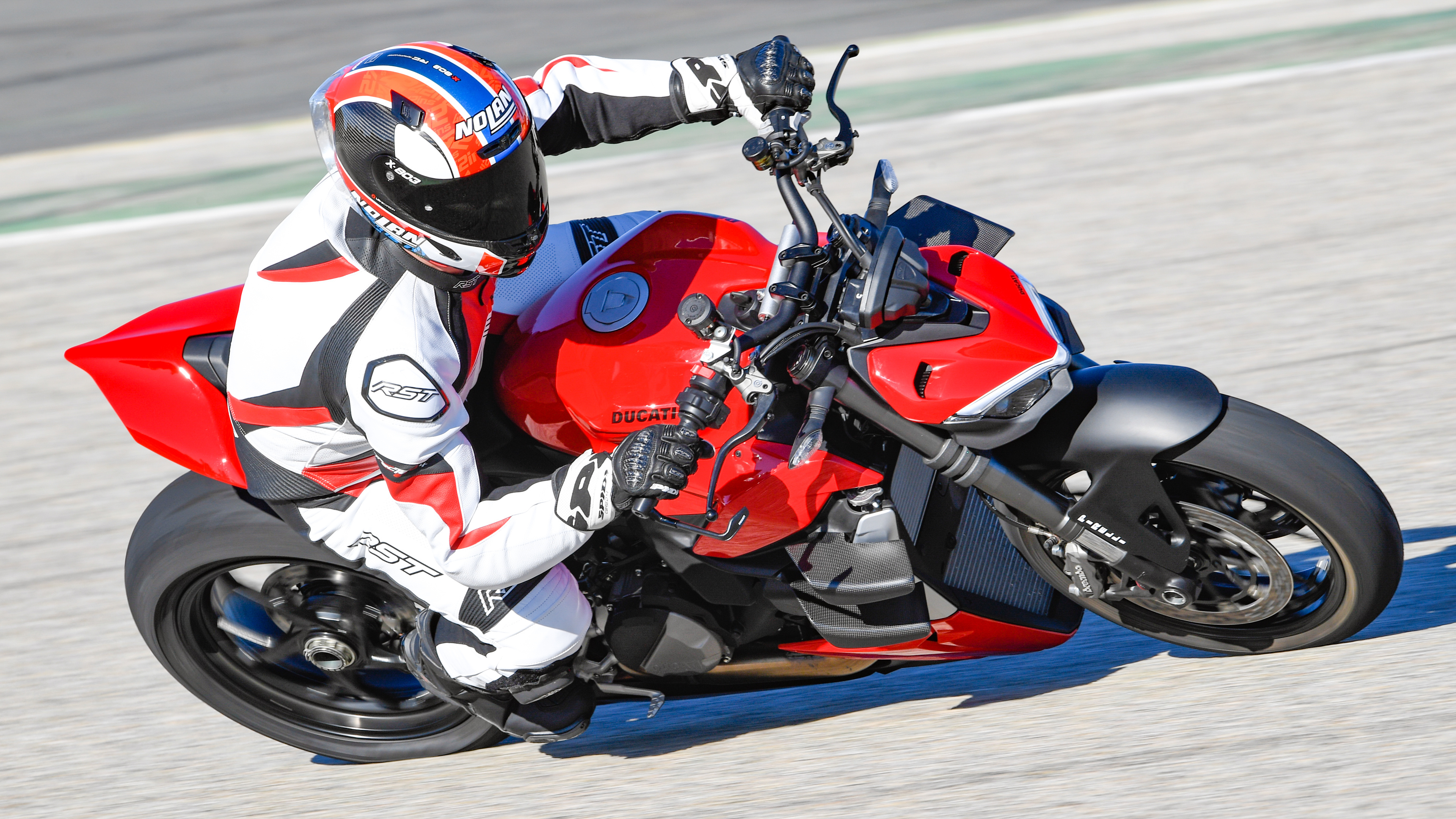 V2 Version, Ducati Streetfighter Wallpaper, 3840x2160 4K Desktop