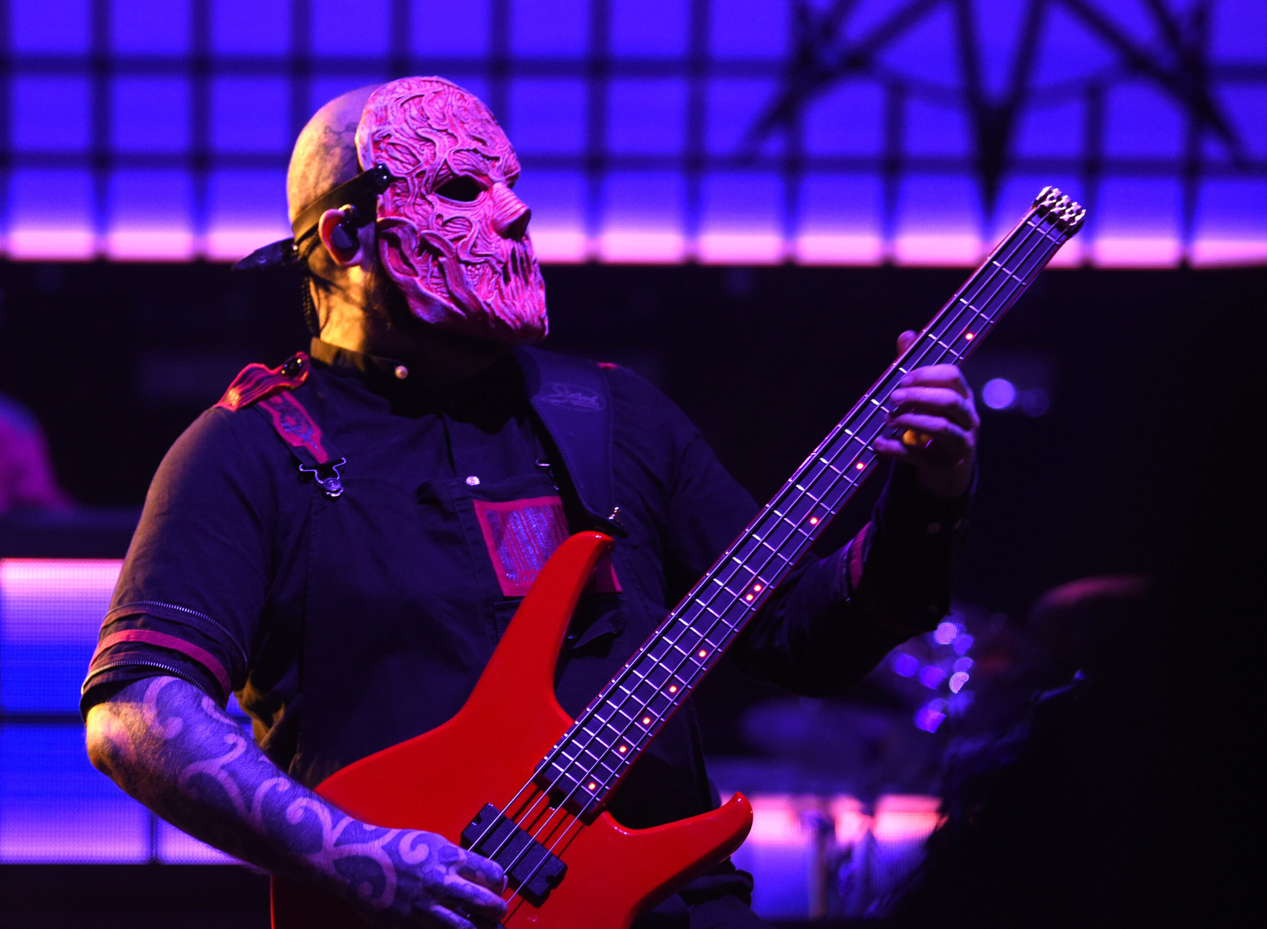 Alessandro Venturella, red electric bass guitar, textured Slipknot mask, HD Desktop wallpaper