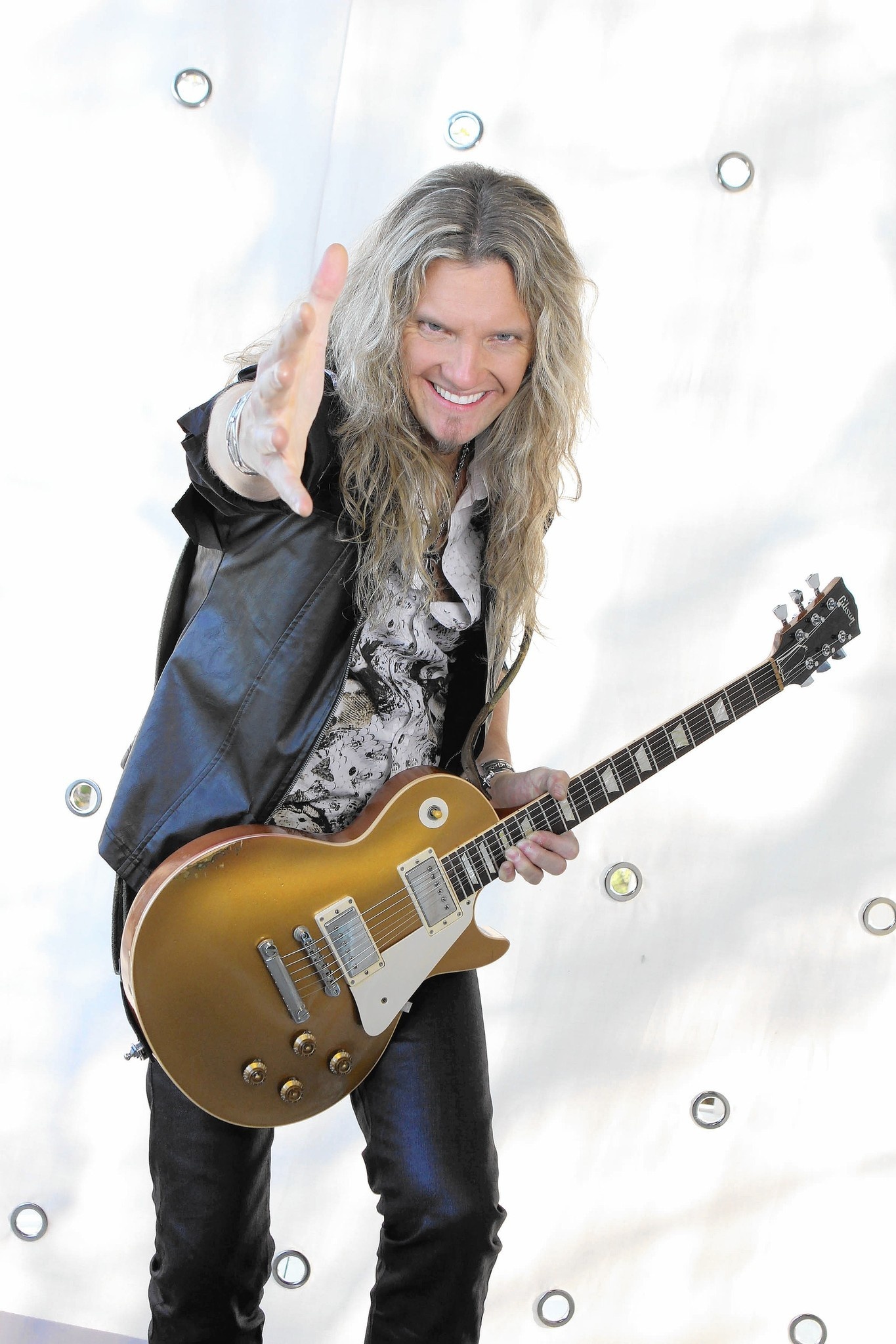 Joel Hoekstra, Local guy livens up Whitesnake shows, 1370x2050 HD Phone