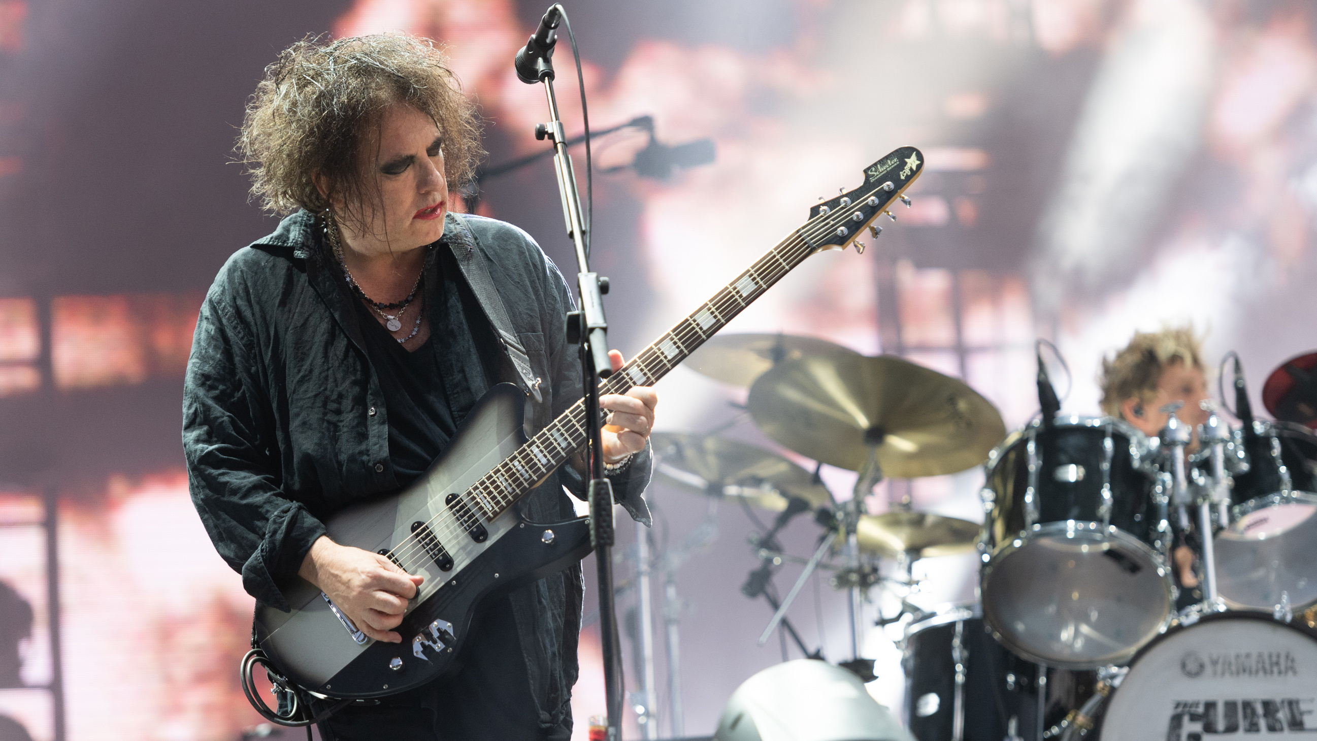 Robert Smith, The Cure's frontman, Musical journey, Timeless classics, 2600x1460 HD Desktop