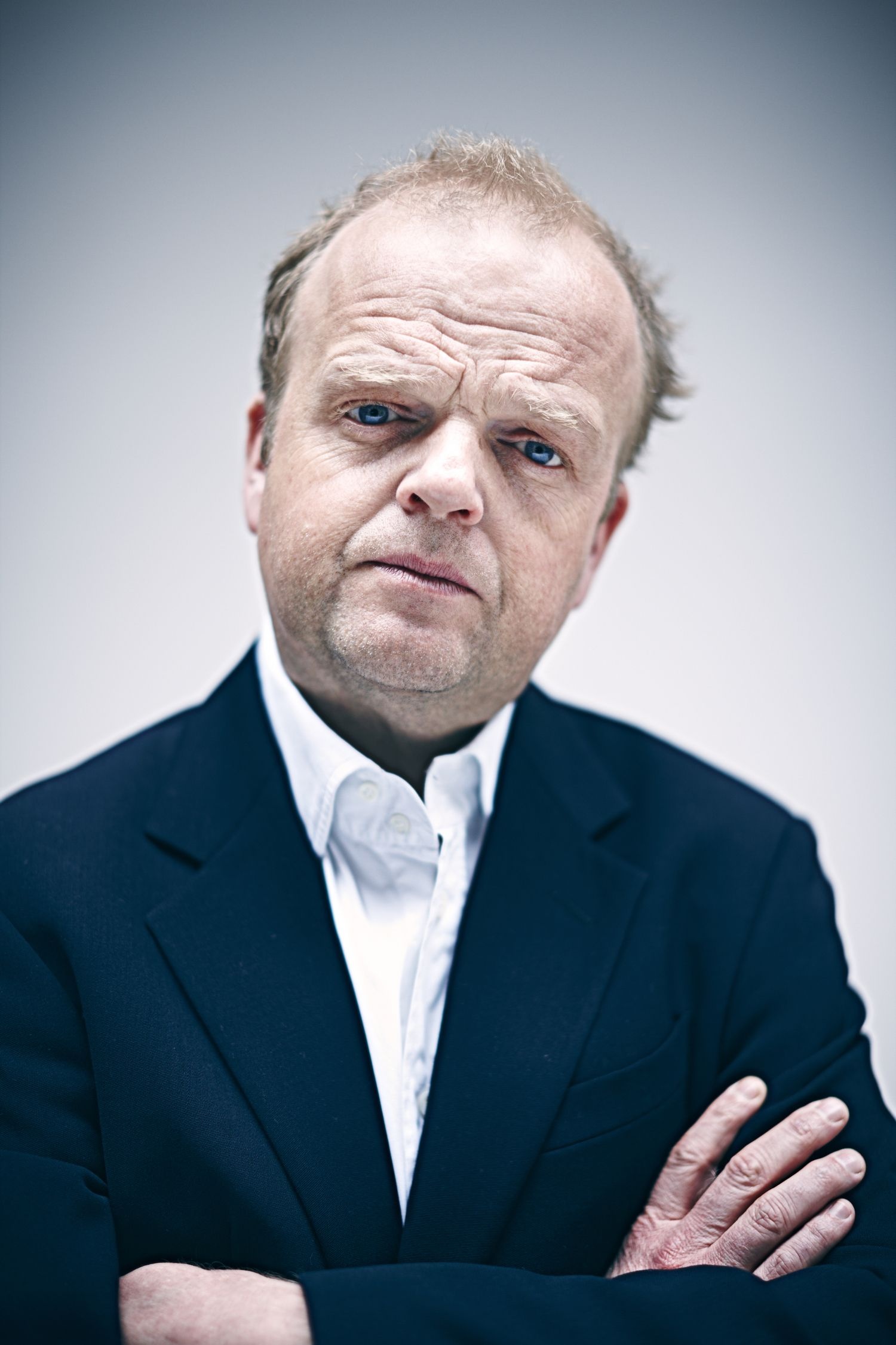 Toby Jones, September 7 1966, 2022 Hollywood, Fashion, 1500x2250 HD Phone