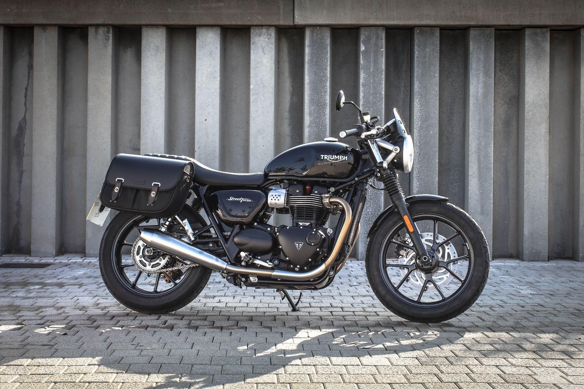 Triumph Street Twin, Classic British design, ABS safety, Motorbike triumph, 1920x1280 HD Desktop