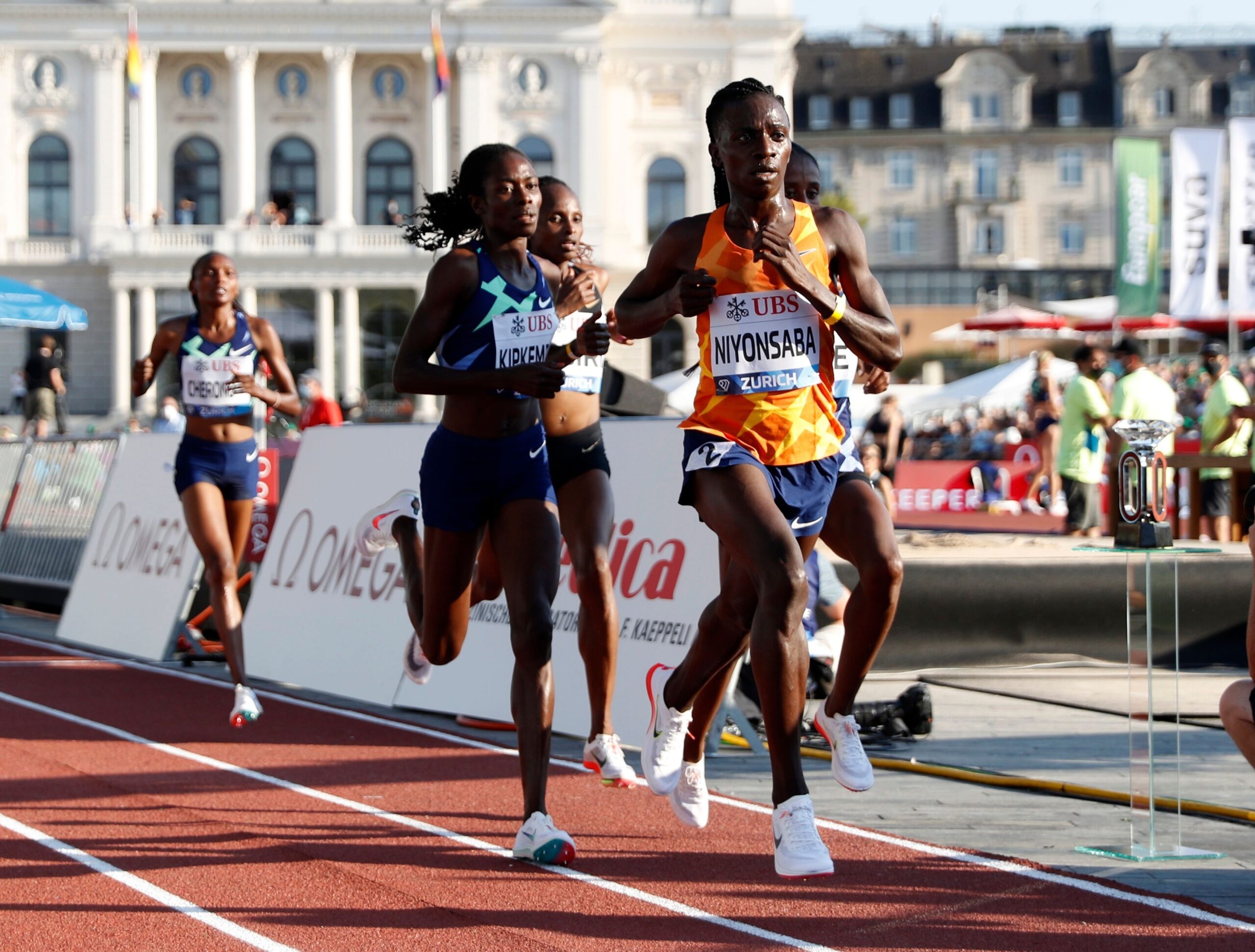 Francine Niyonsaba, diamond league final, offseason win, Zurich, 2560x1950 HD Desktop