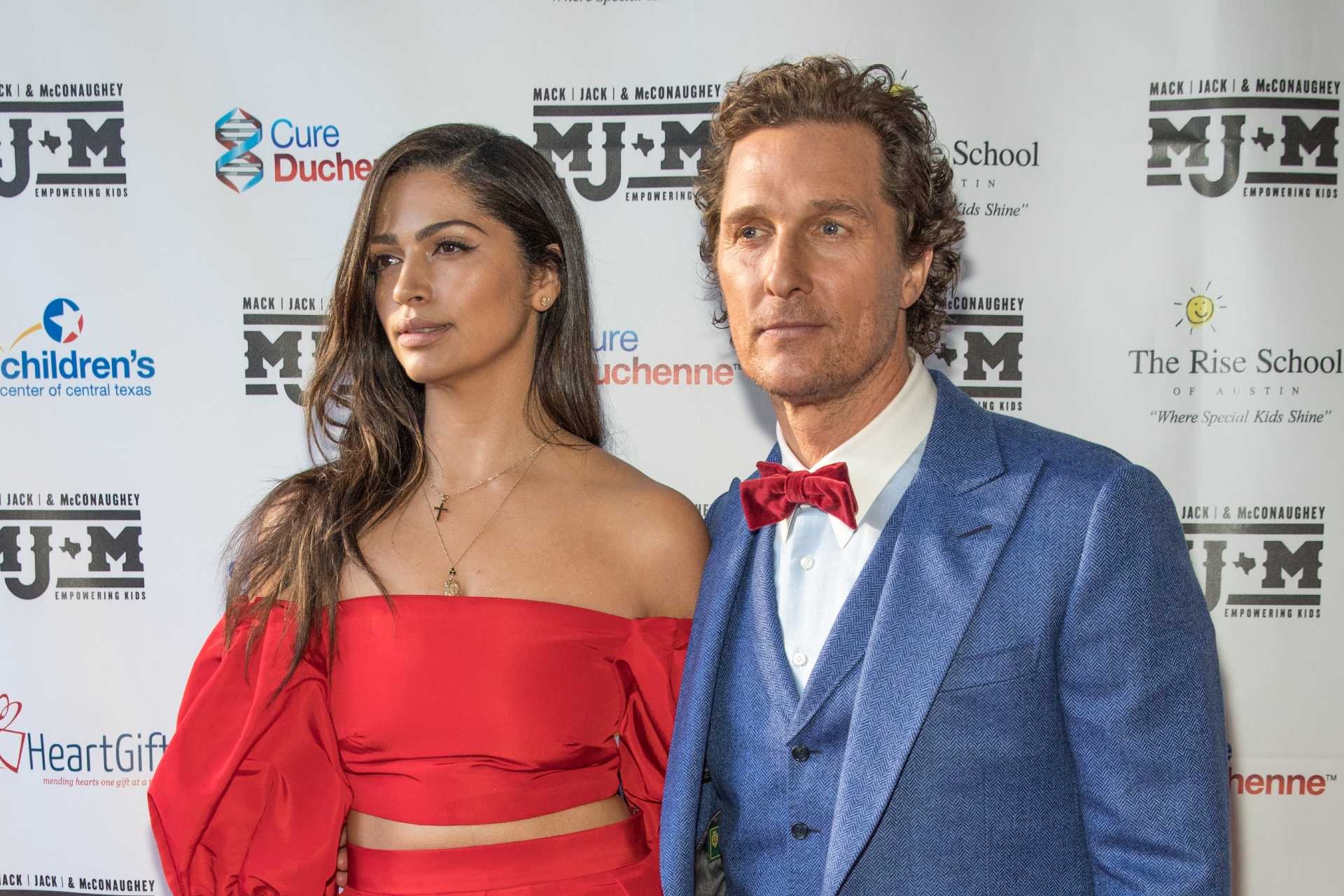 Matthew McConaughey, Camila Alves, Conflict resolution, Harmonious relationship, 1920x1280 HD Desktop