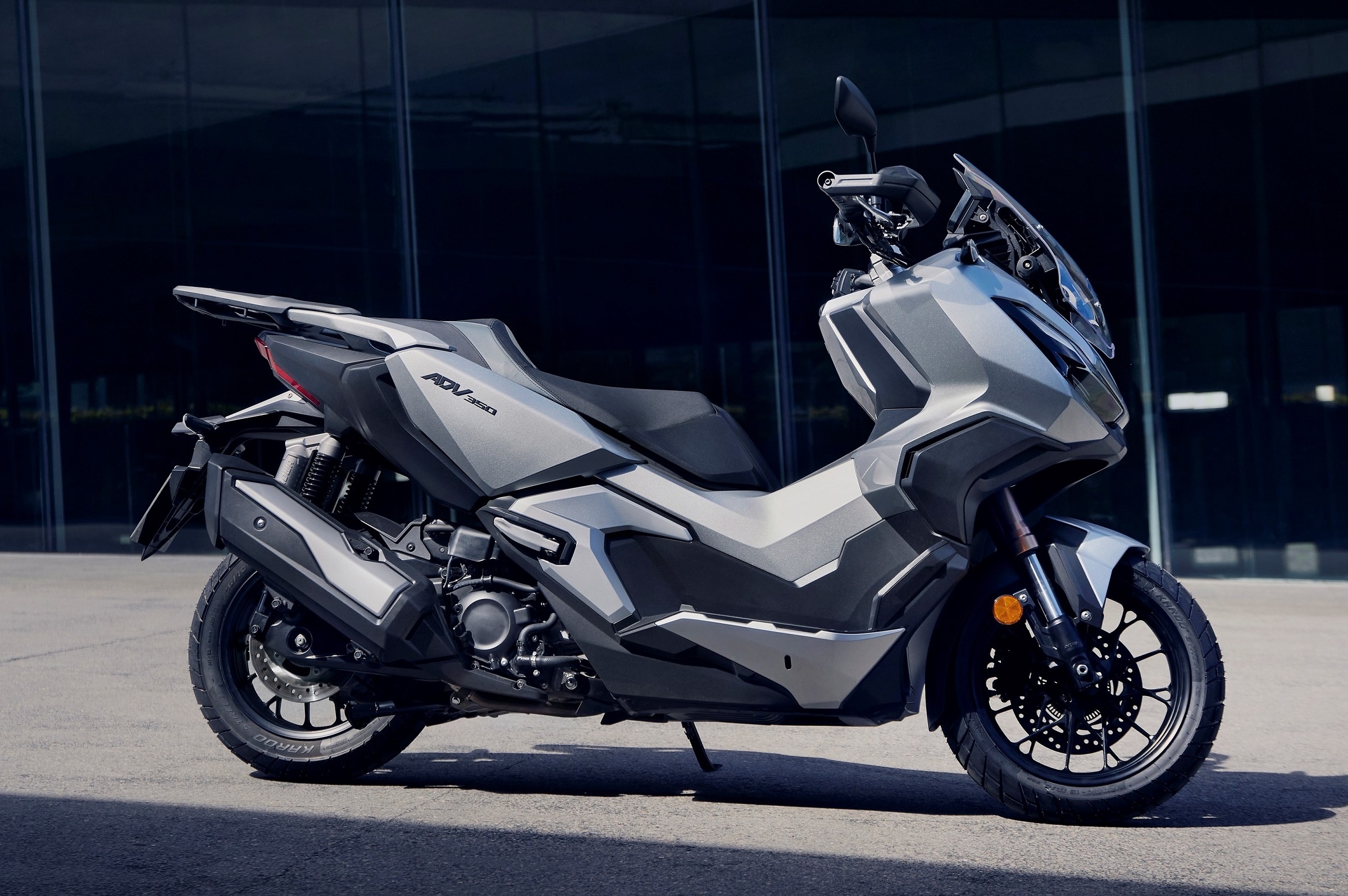 Honda ADV350, 2022 edition, Versatile scooter, Urban explorer, 2400x1600 HD Desktop