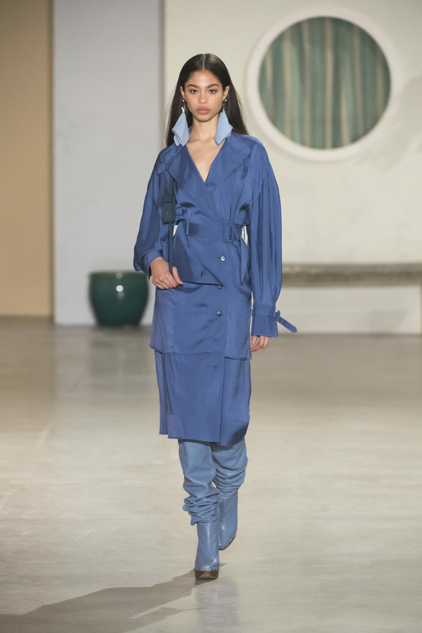 Jacquemus fashion, Paris RTW, Trend-setting designs, Shoji Fujii photography, 1370x2050 HD Phone