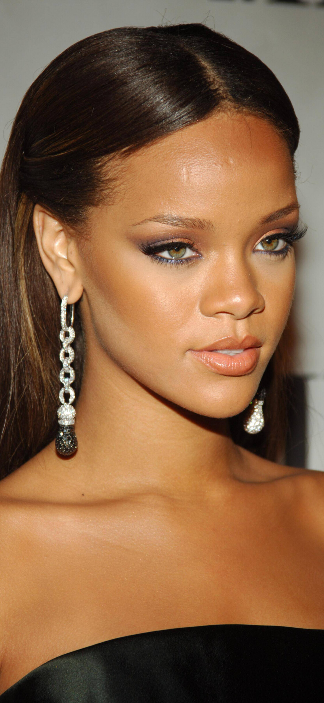 2006 BMI Urban Music Awards, Rihanna Wallpaper, 1130x2440 HD Phone