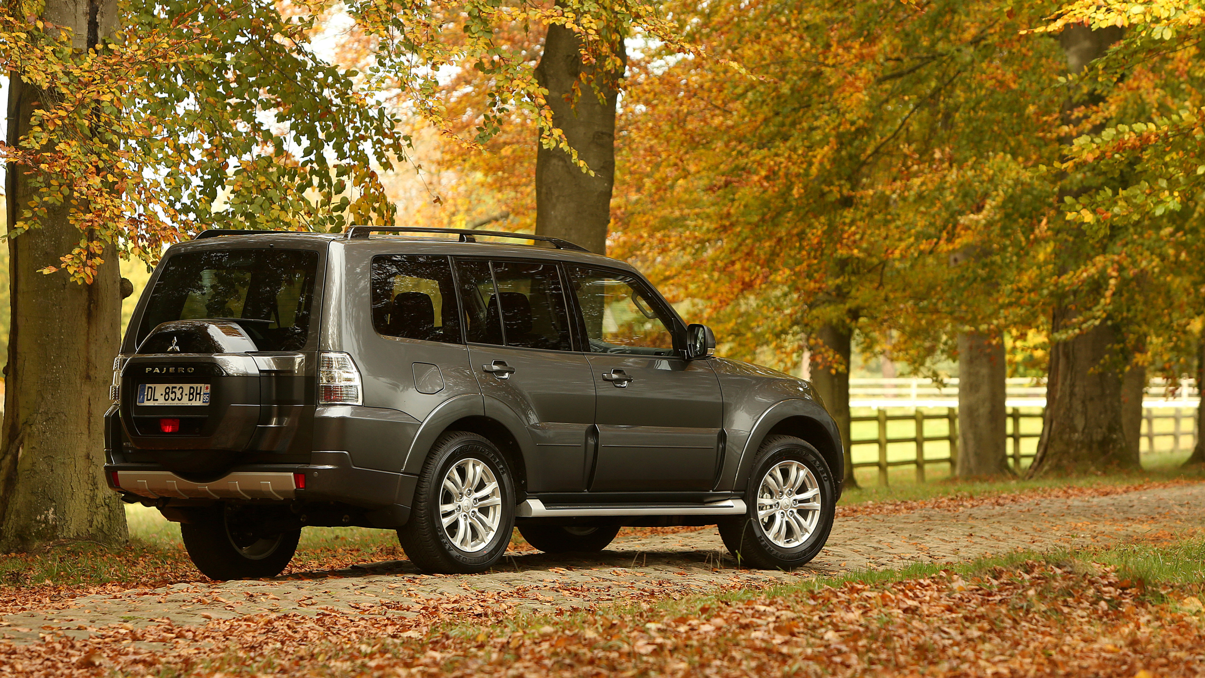 Mitsubishi Pajero, 5-door SUV, 2014 model, Auto performance, 3840x2160 4K Desktop