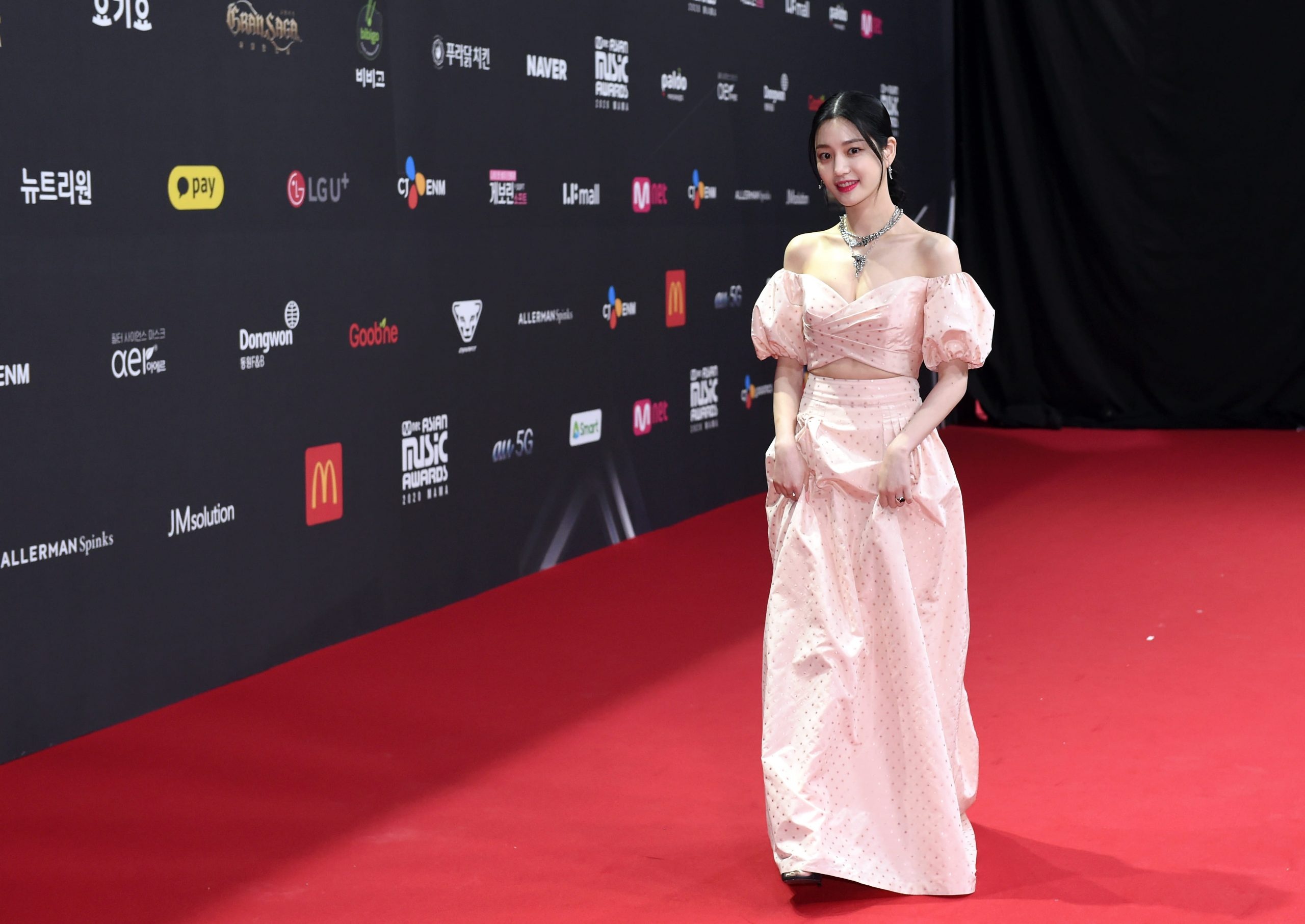 2020 MAMA, Red carpet photos, K-pop music, Celebrity fashion, 2560x1820 HD Desktop