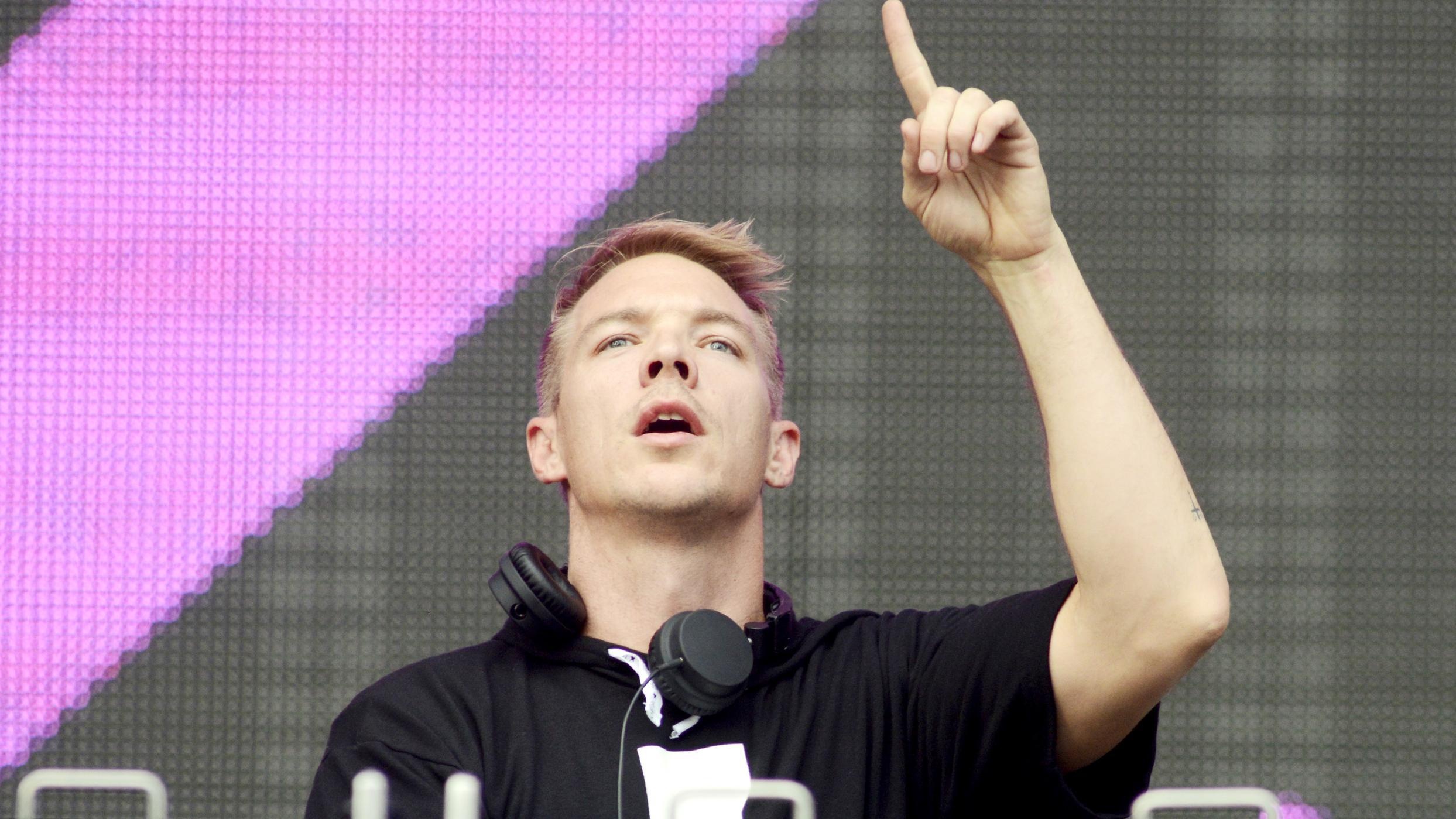 Diplo performing, 70312 px, 2490x1400 HD Desktop