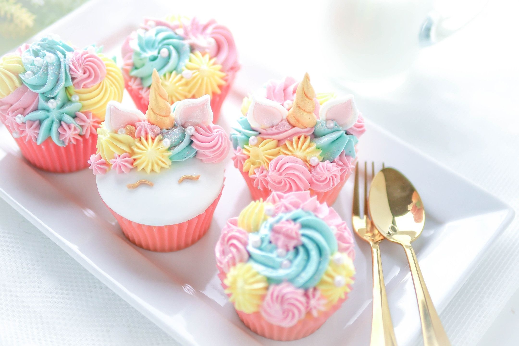 Unicorn, Cupcakes Wallpaper, 2160x1440 HD Desktop