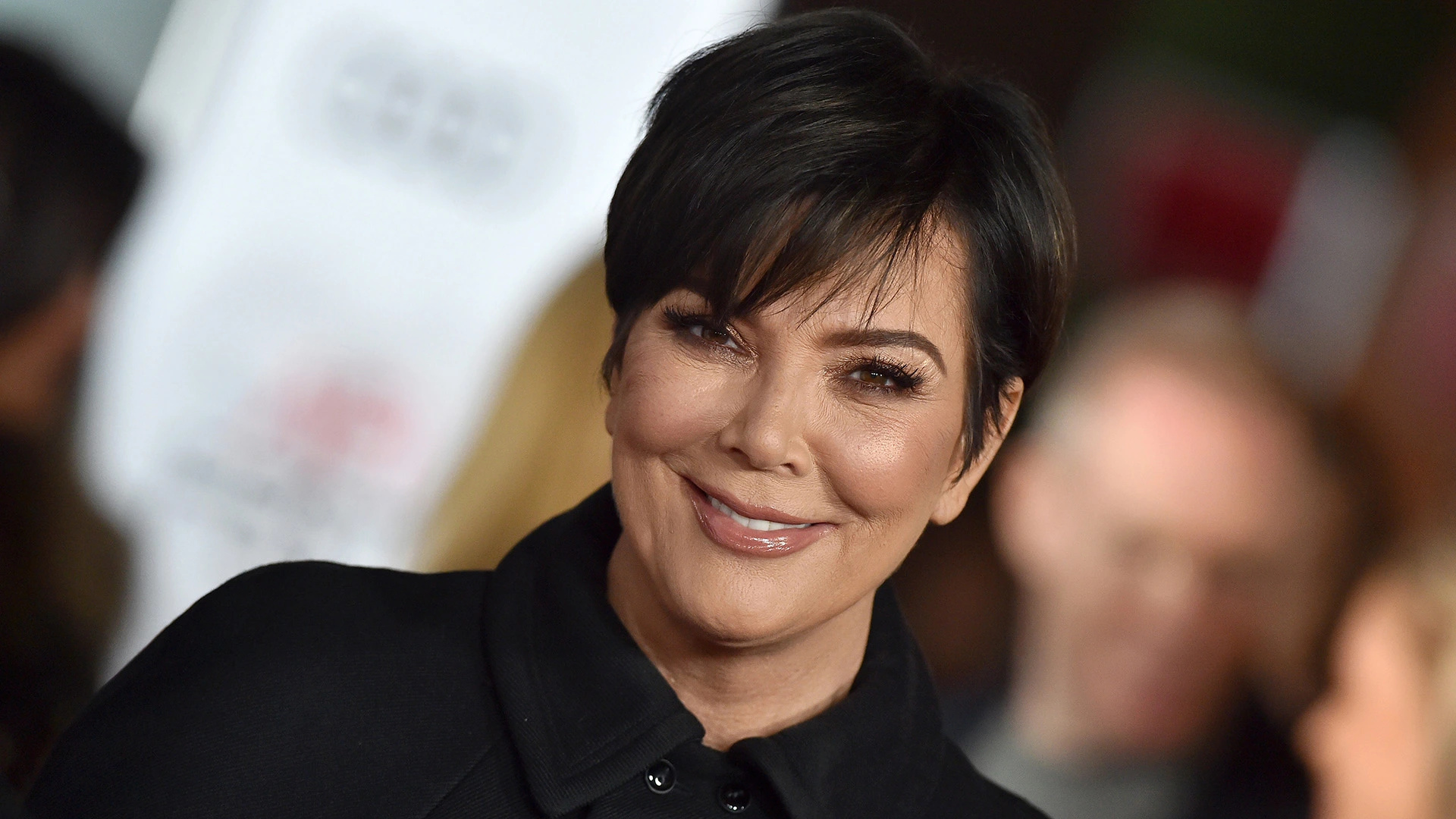 Kris Jenner, Miranda Priestly wig look, 1920x1080 Full HD Desktop