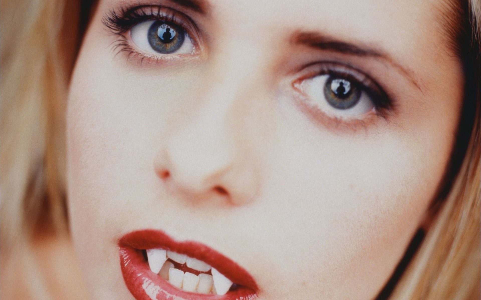 Buffy Vampire Slayer, Sarah Michelle Gellar, Dark horror thriller, Action drama series, 1920x1200 HD Desktop