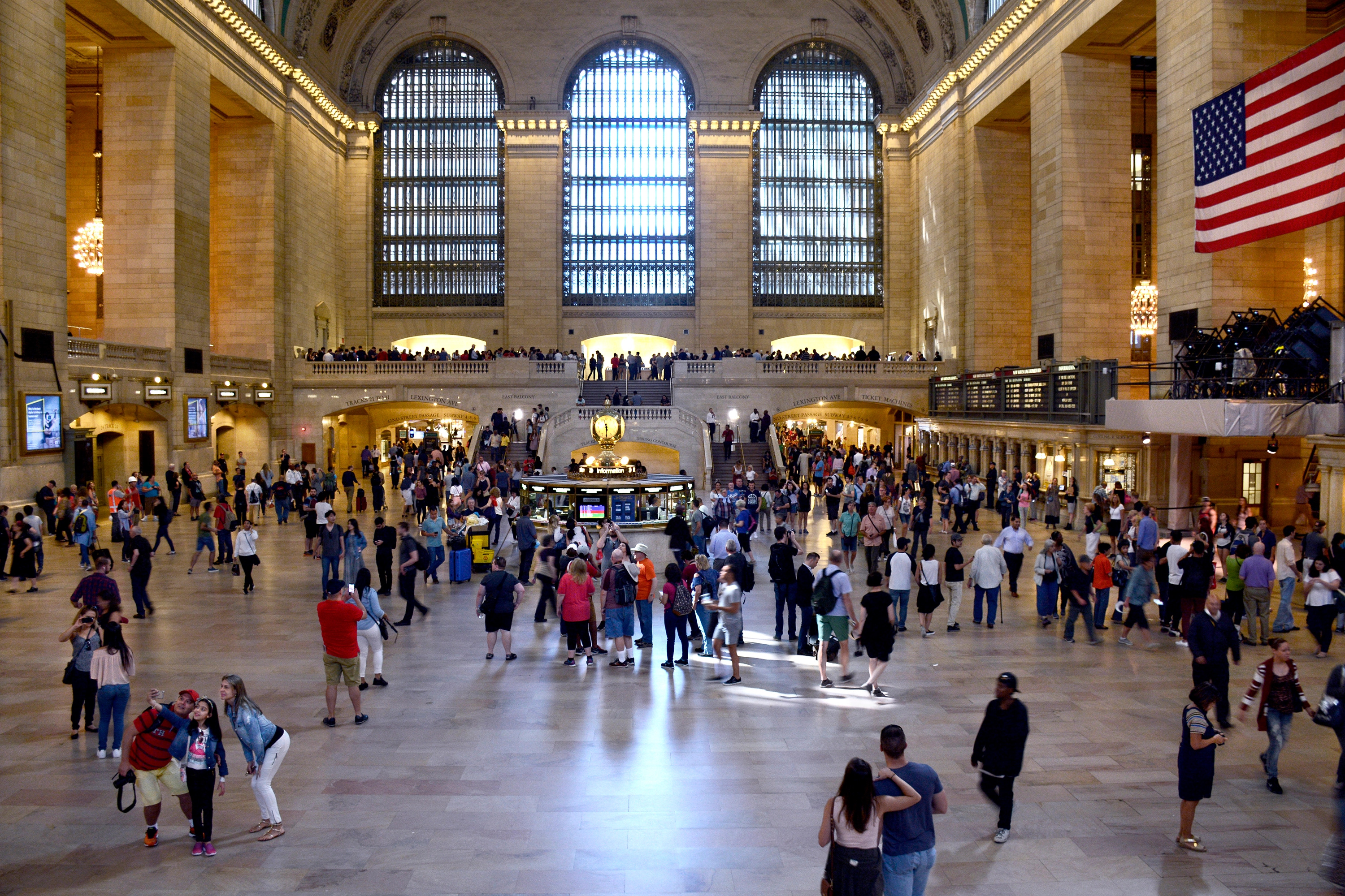 Grand Central Station, Mugging incident, Safety concern, Police response, 3000x2000 HD Desktop