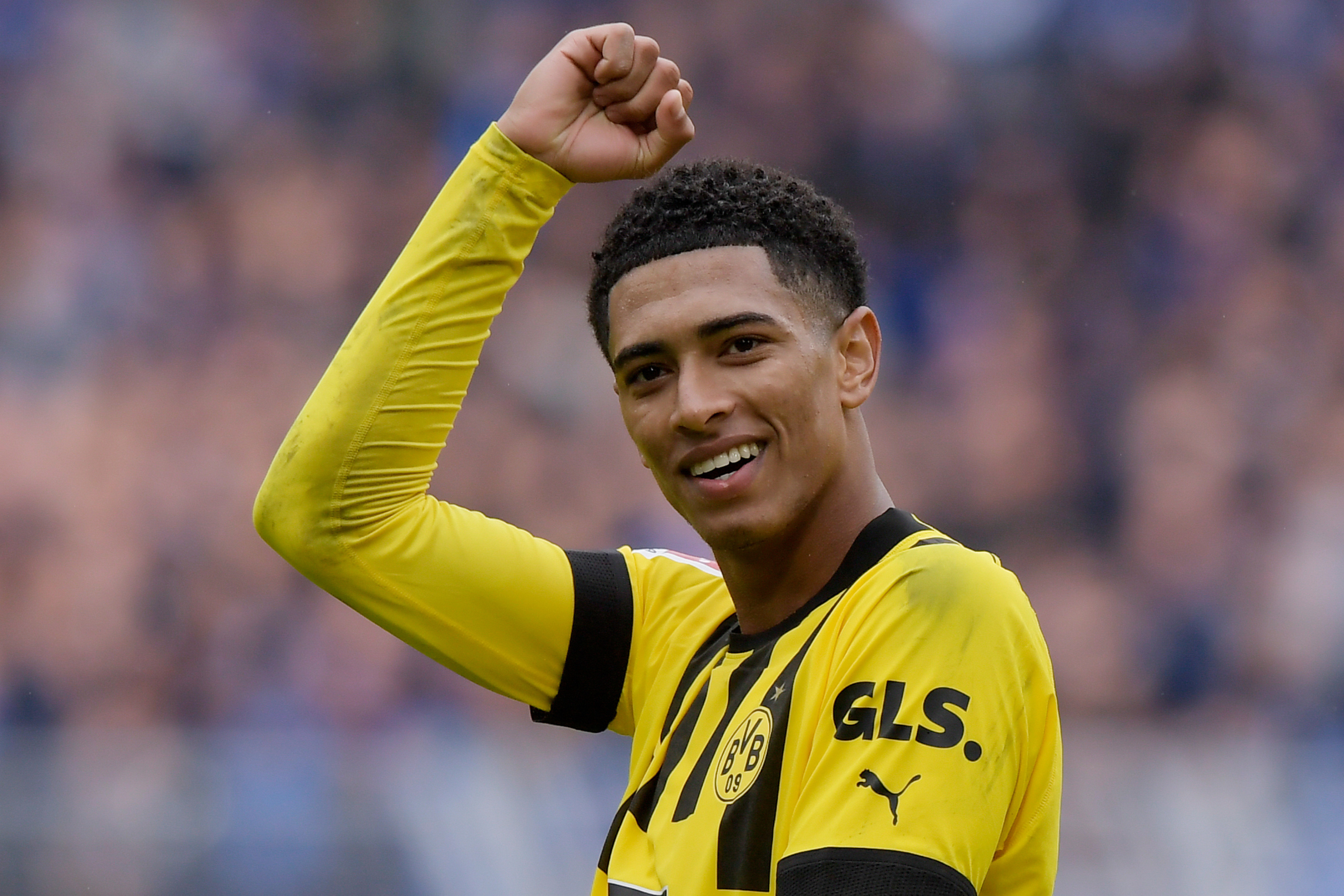 Jude Bellingham celebrating, Borussia Dortmund home kit, Fist pump celebration, HD Desktop wallpaper