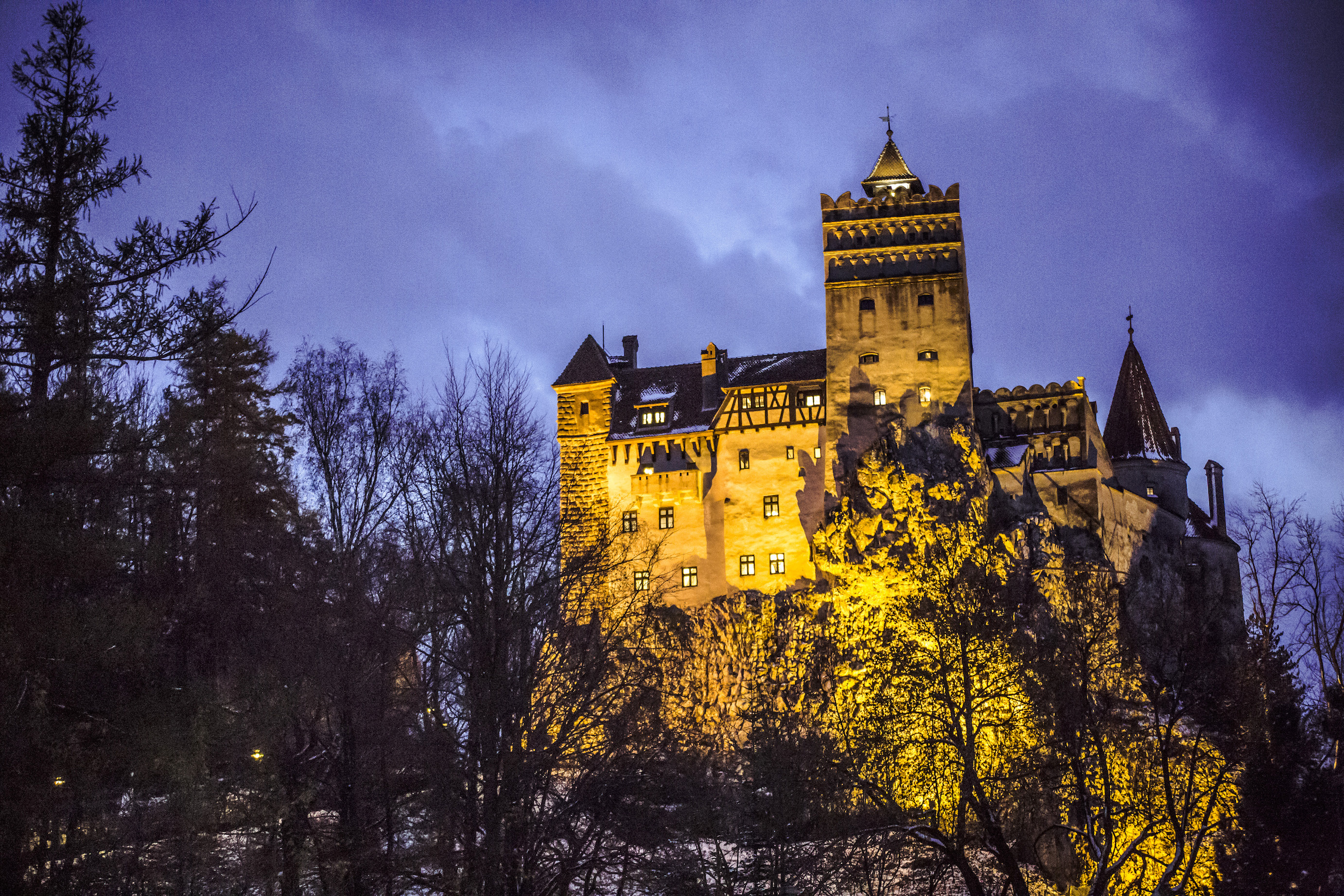 Bran Castle, Lit up, Night, 2770x1850 HD Desktop