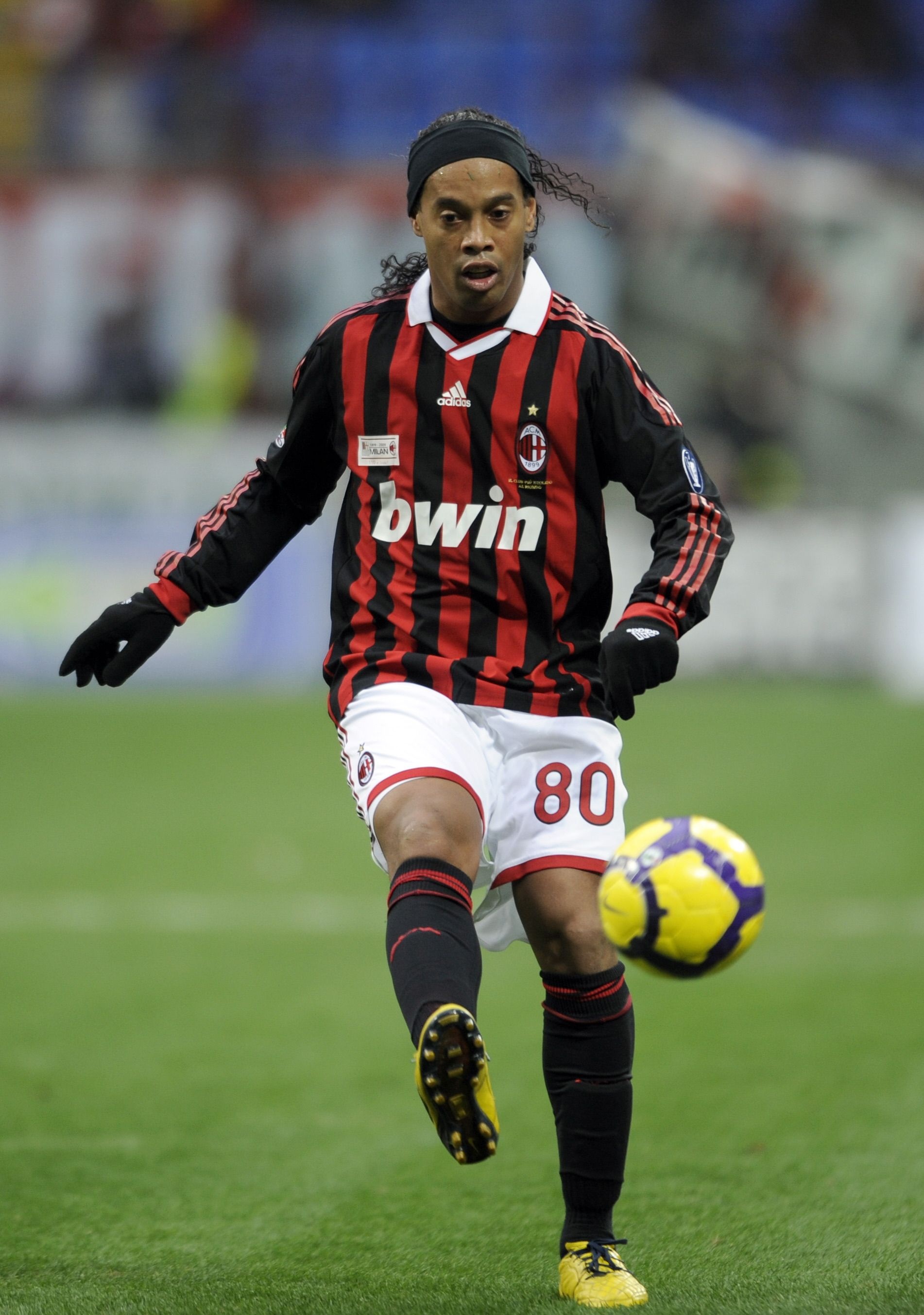 Ronaldinho, AC Milan jersey, yellow Nike match ball, HD Phone wallpaper
