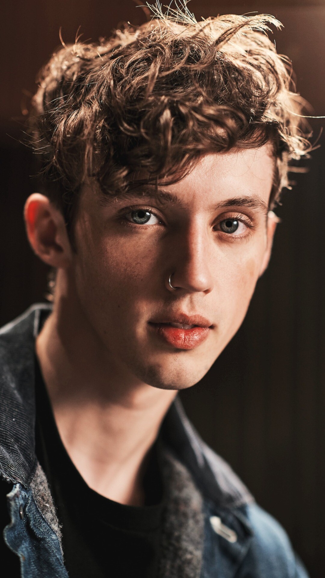 Troye Sivan, Music artist, Creative expression, Fan appreciation, 1090x1920 HD Phone