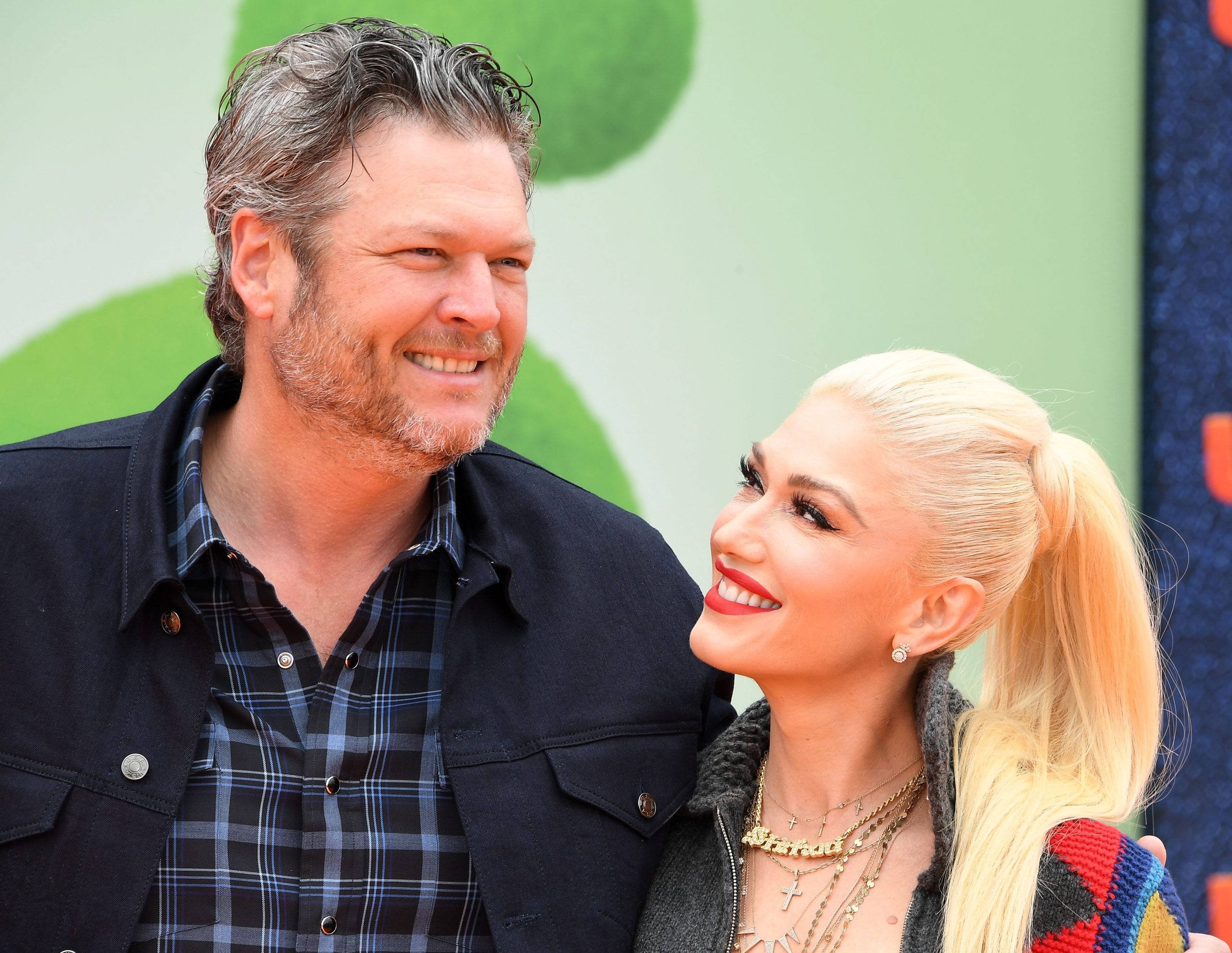 Gwen Stefani, Blake Shelton, Match made in heaven, Loving gaze, 2560x1980 HD Desktop