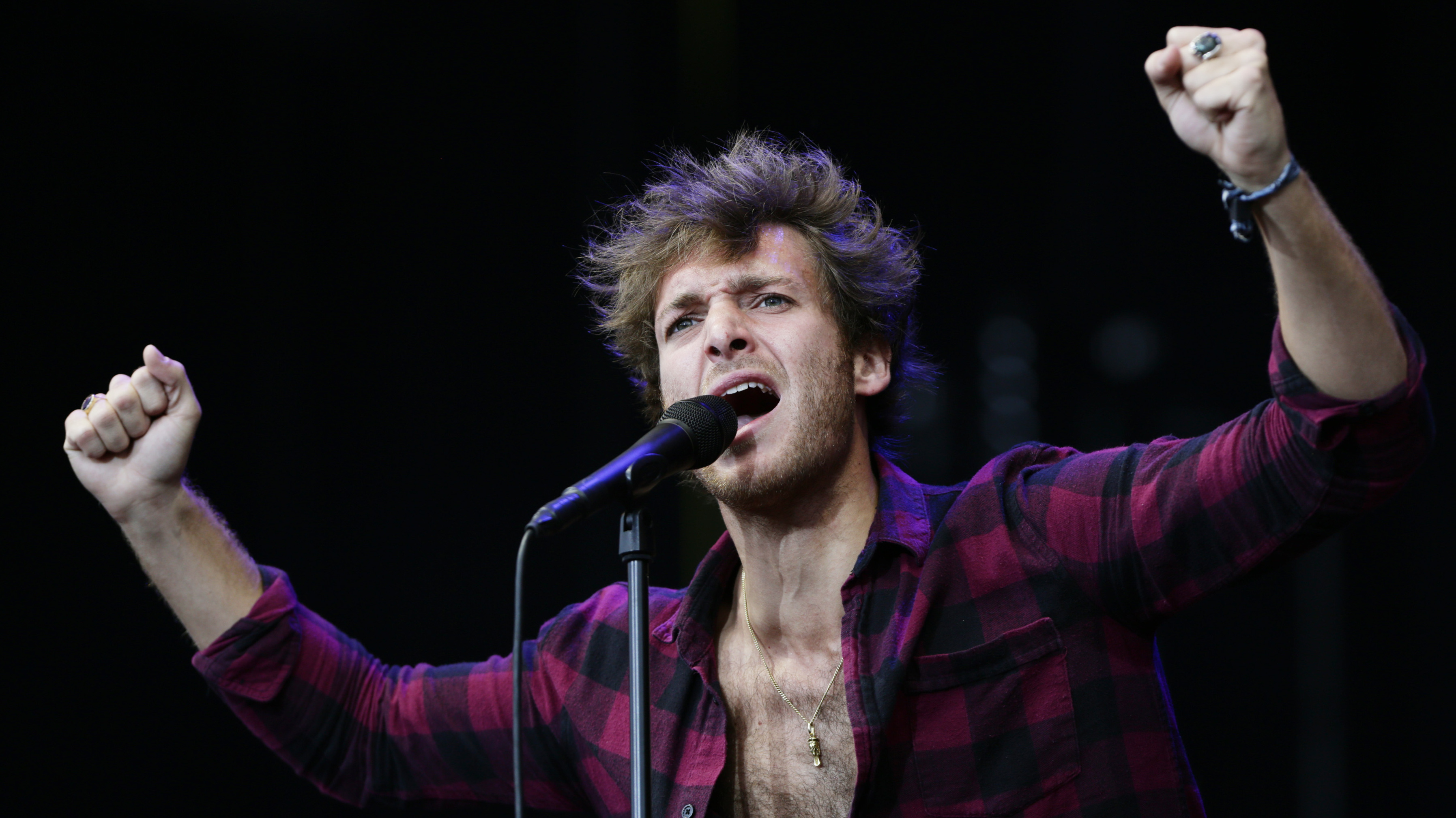 Paolo Nutini, Buys Lewis Capaldi's Chewbacca mask, 3590x2020 HD Desktop