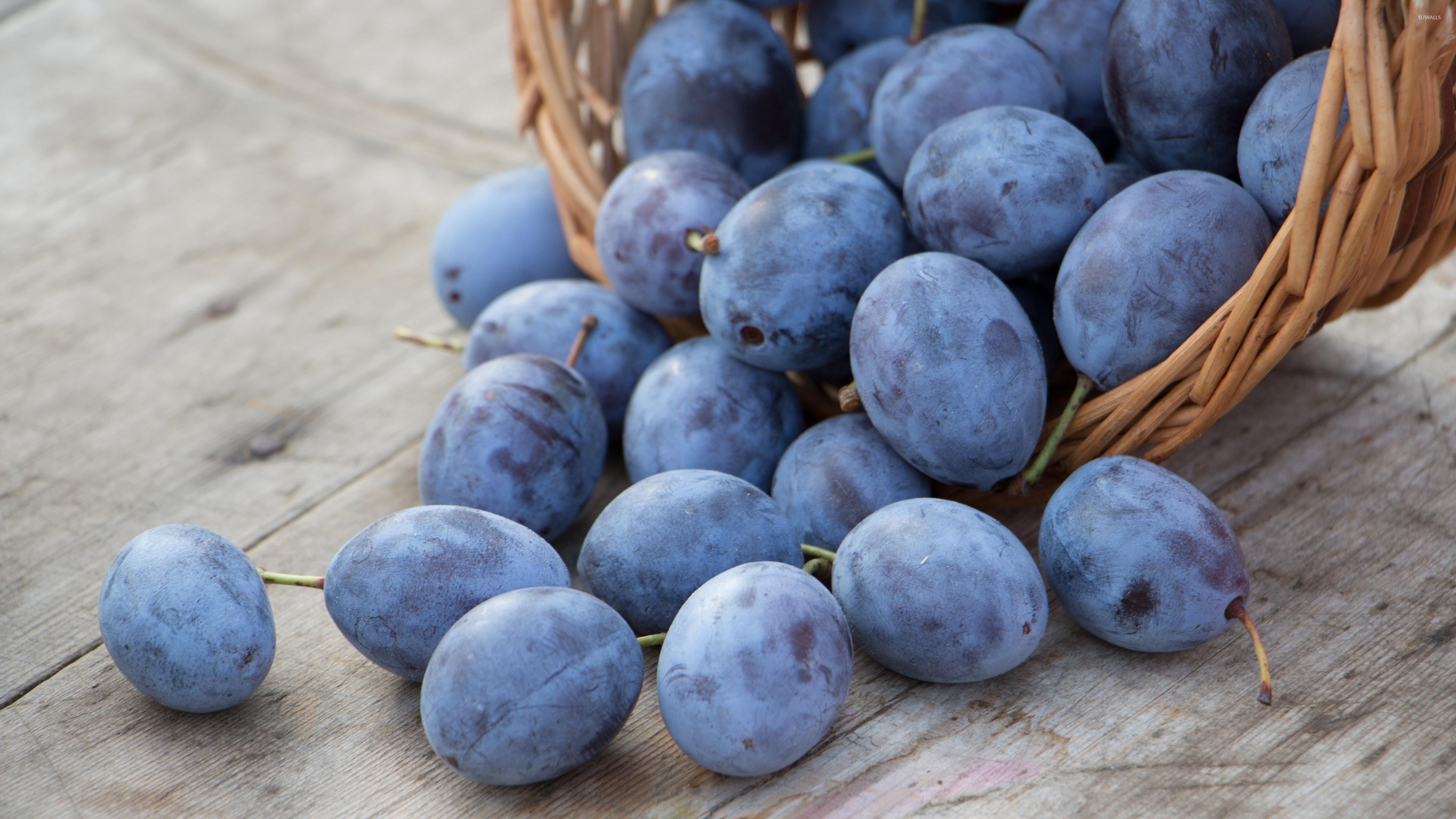 Overflowing plums, Basket full, Luscious fruits, Exquisite capture, 3840x2160 4K Desktop