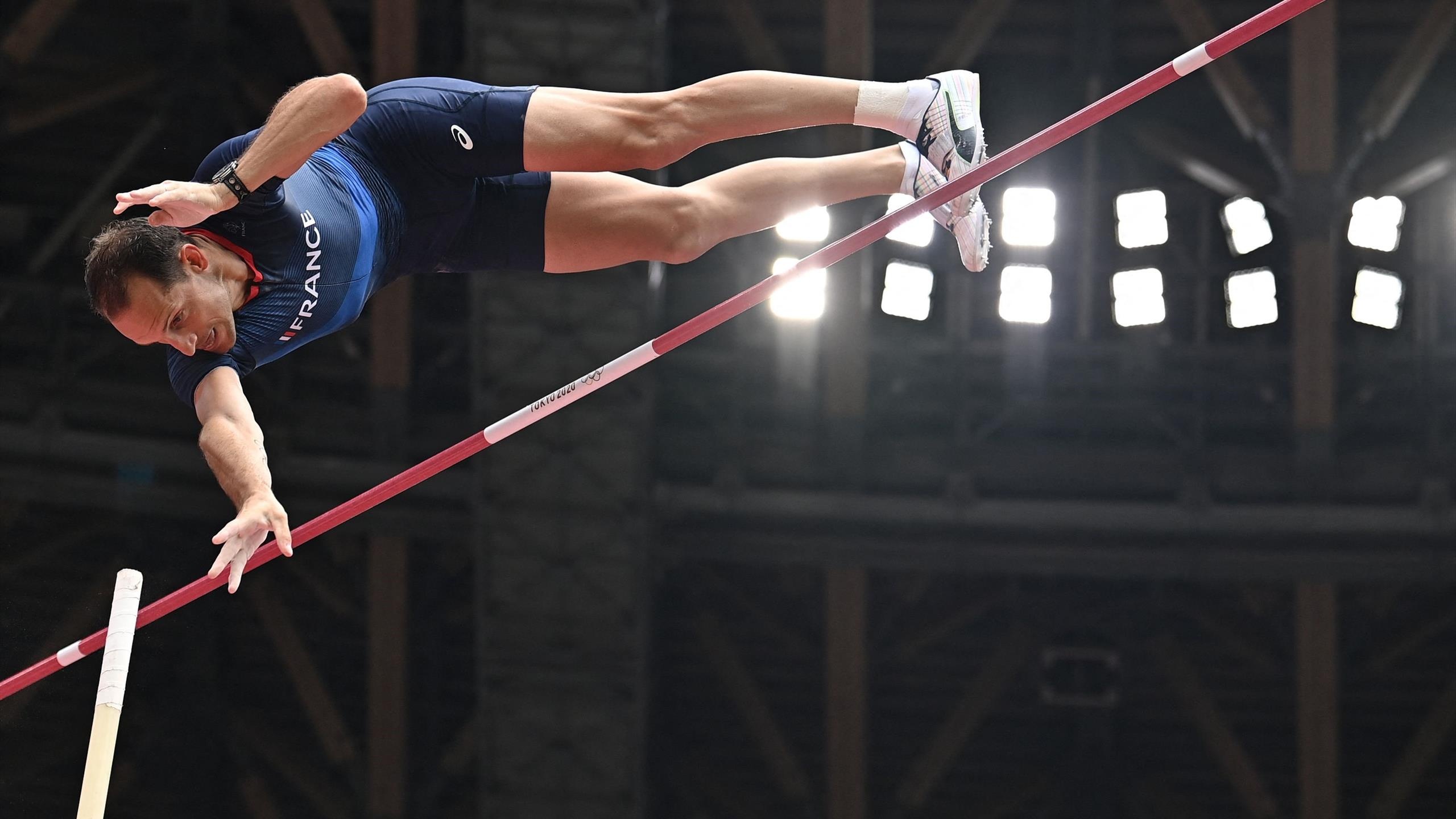 Renaud Lavillenie, Pole vaulting legend, Sports icon, Record breaker, 2560x1440 HD Desktop