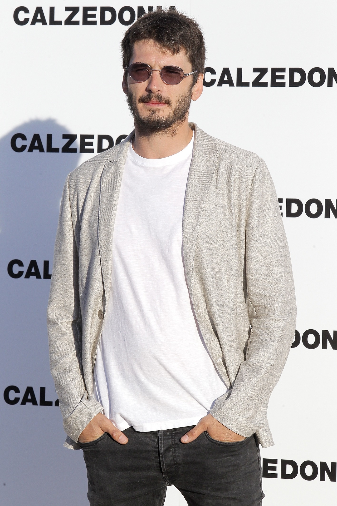 Yon Gonzalez, Spanish actor, Movies, TV series, 1420x2130 HD Phone