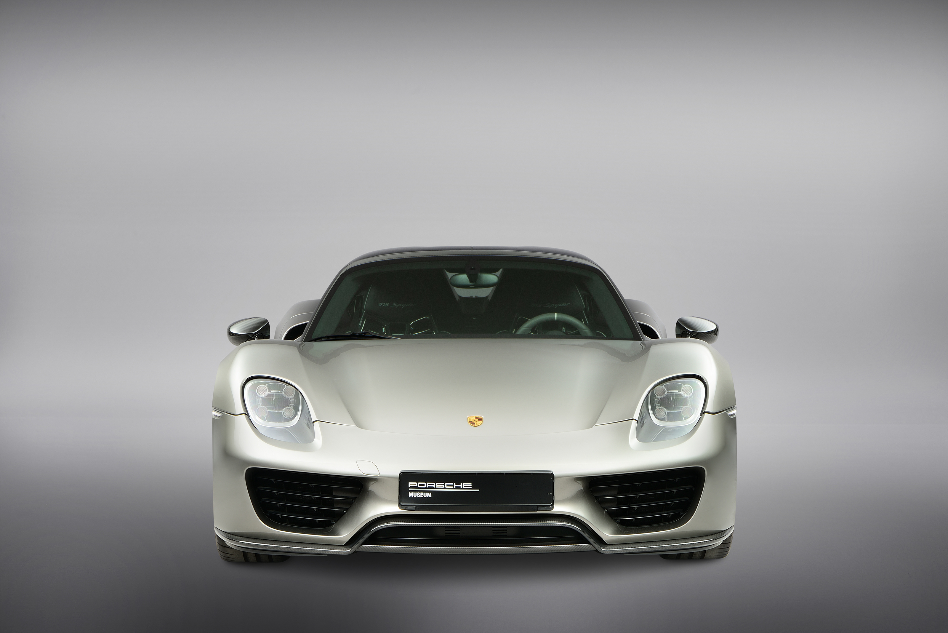 Porsche 918 Spyder, Porsche crest emblem, Studio gradient backdrop, HD Desktop wallpaper
