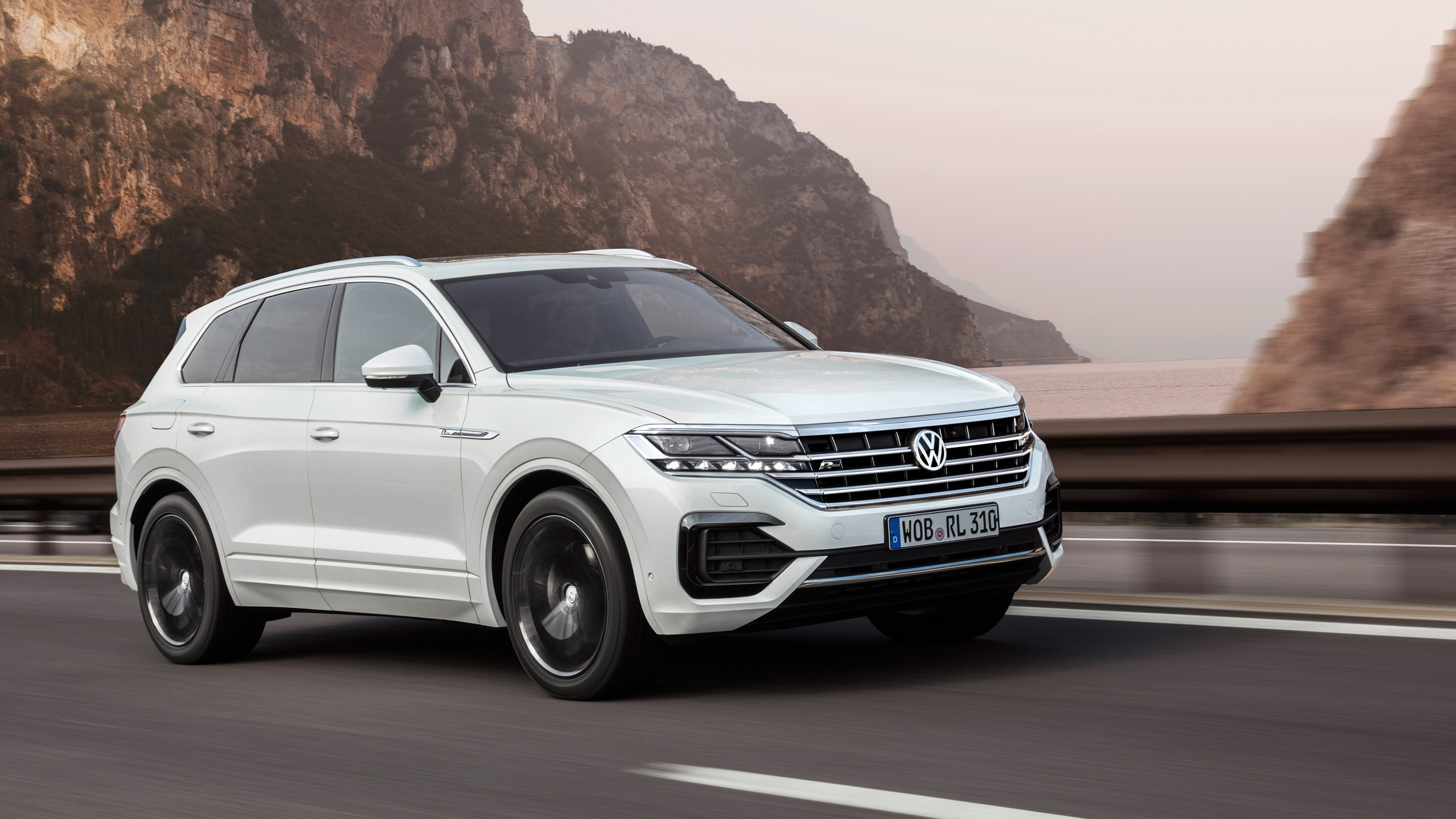 Volkswagen Touareg, Refined aesthetics, Powerful engineering, Stylish versatility, 3840x2160 4K Desktop