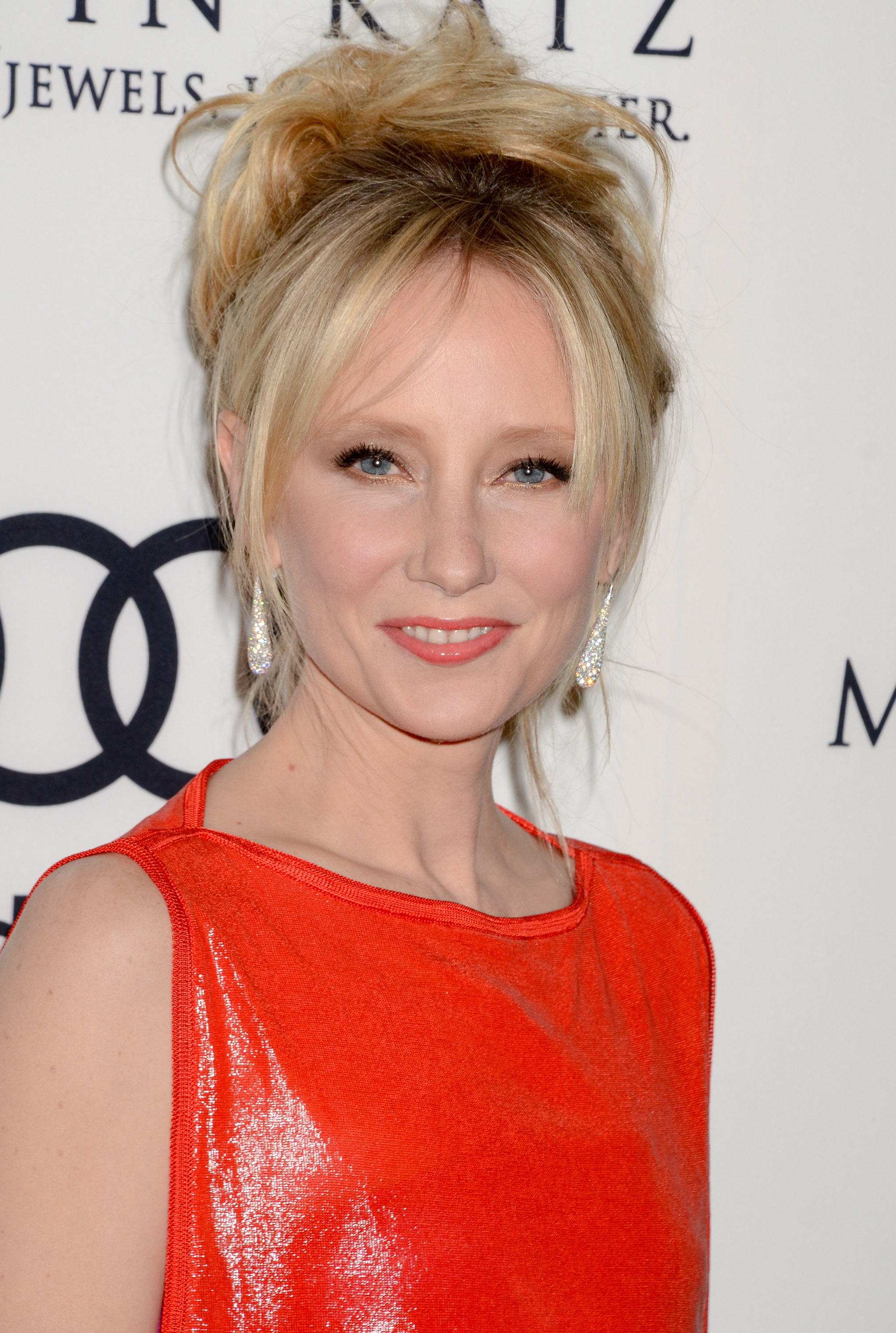 Download heche images for free 2020x3000