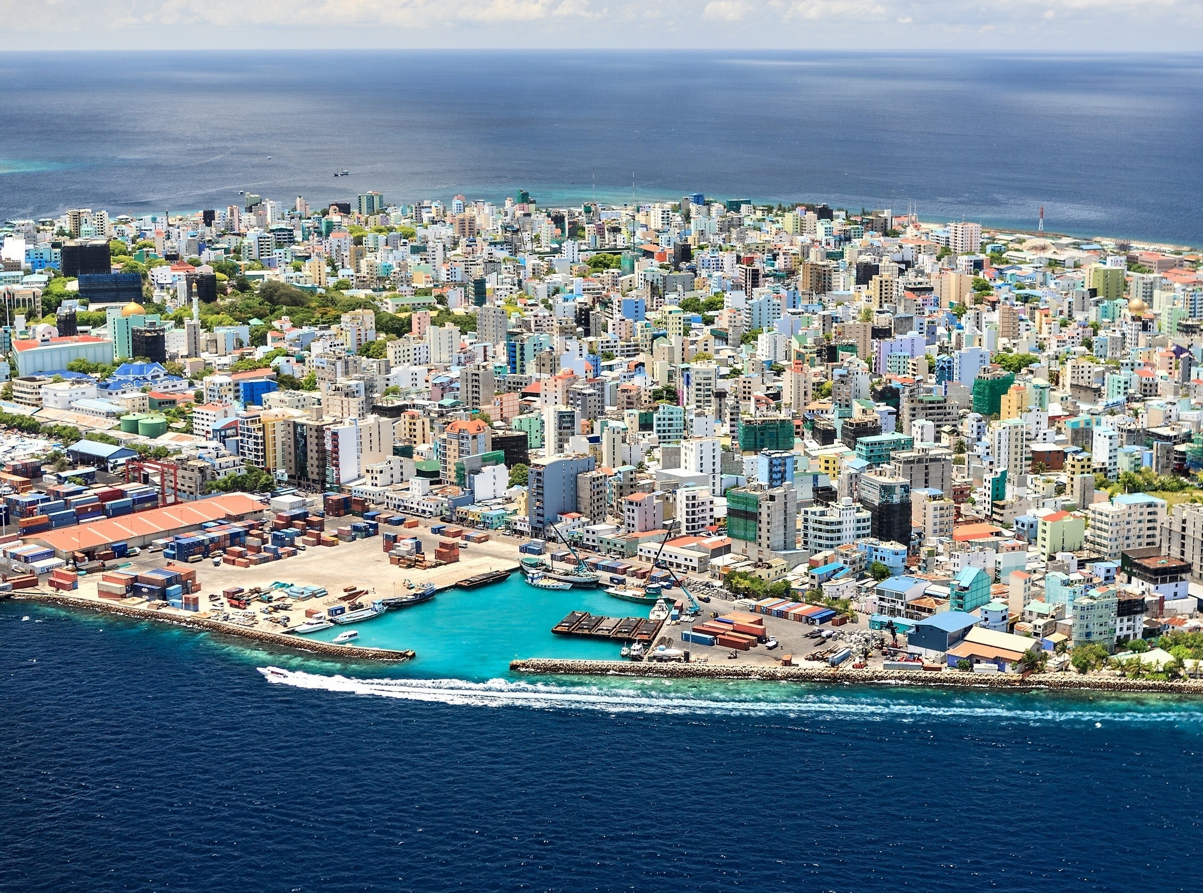 Male (Maldives), Capital city, Maldives culture, Urban hub, 2400x1790 HD Desktop