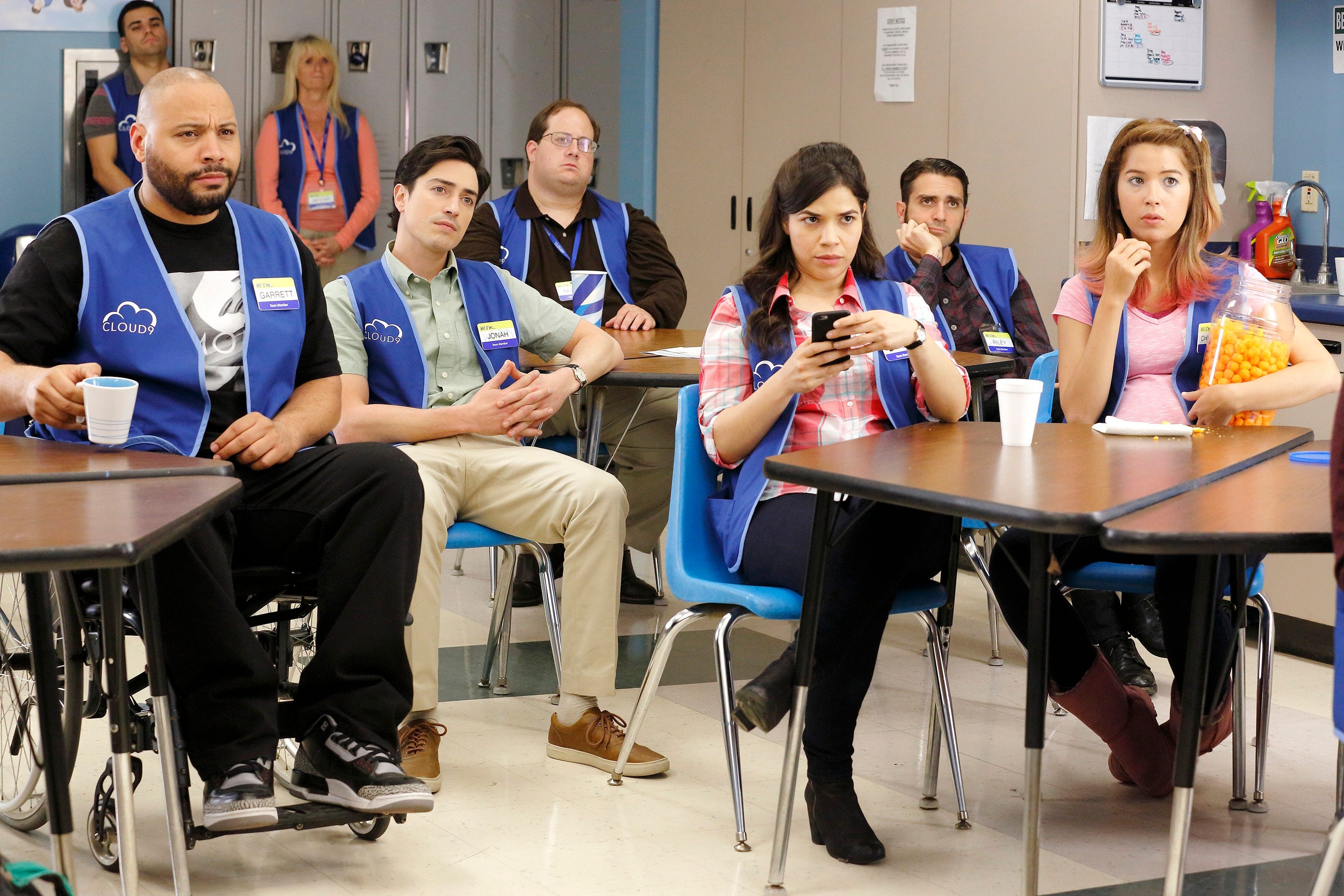 Retail store comedy, Zany employees, Final season announcement, NBC cancellation, 3000x2000 HD Desktop